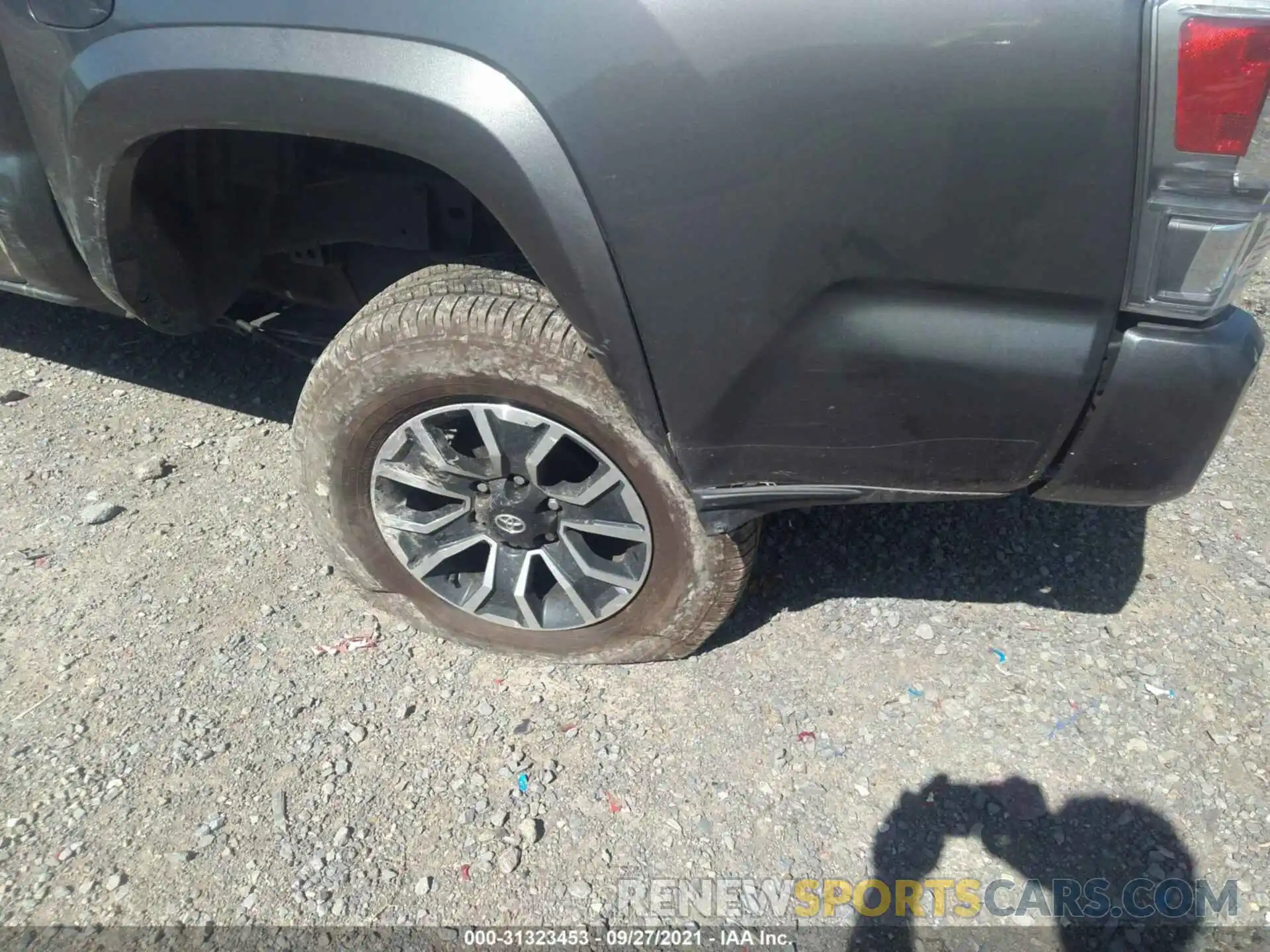 6 Photograph of a damaged car 3TYCZ5AN0MT041231 TOYOTA TACOMA 4WD 2021