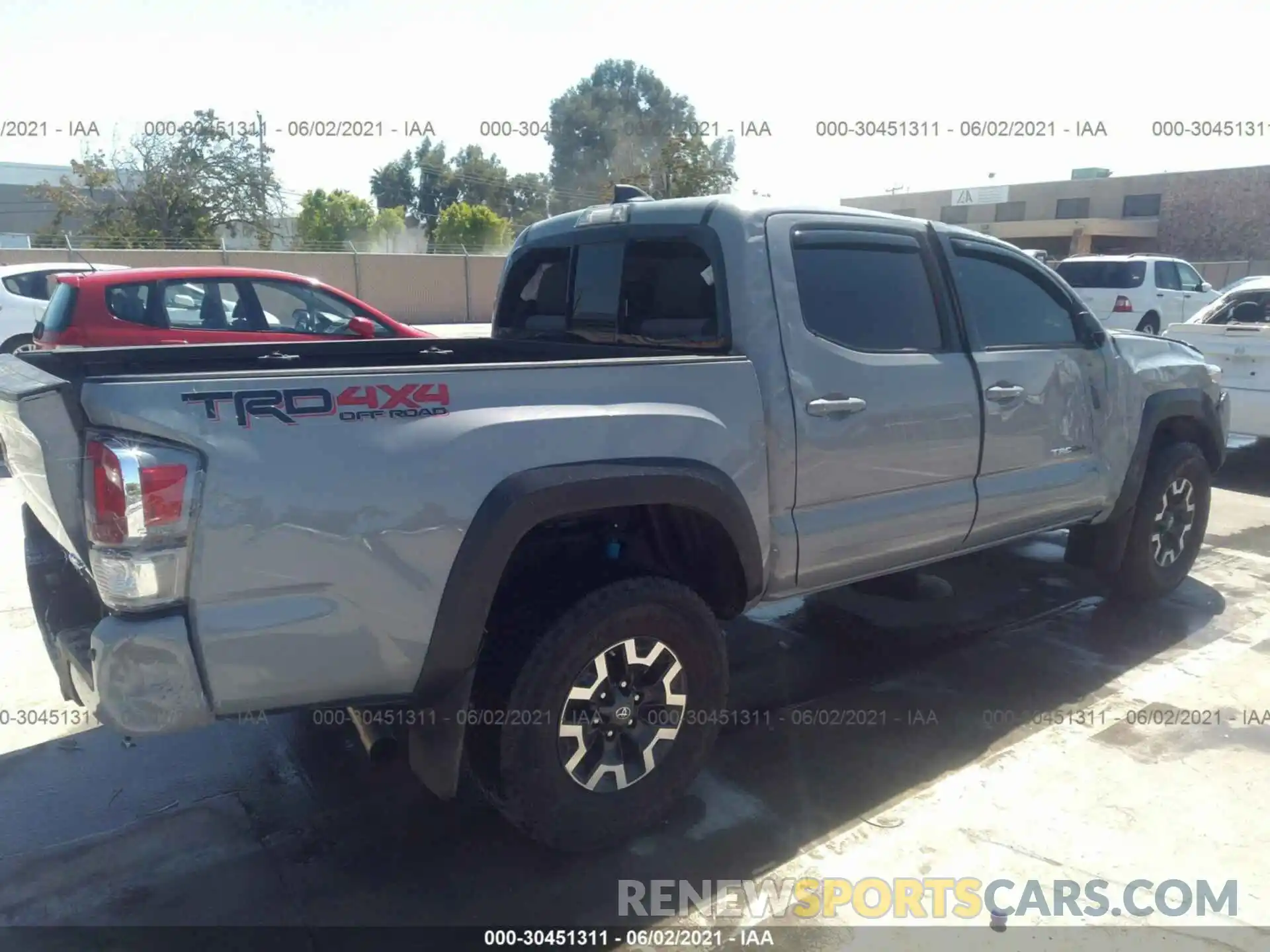 4 Photograph of a damaged car 3TYCZ5AN1MT016600 TOYOTA TACOMA 4WD 2021