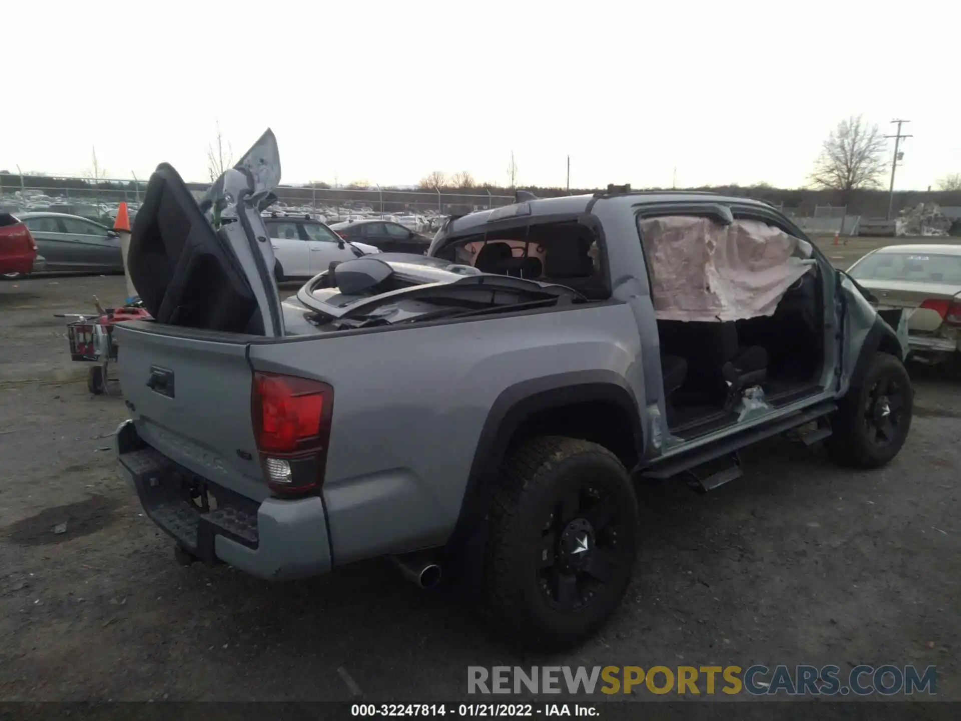 4 Photograph of a damaged car 3TYCZ5AN1MT019125 TOYOTA TACOMA 4WD 2021