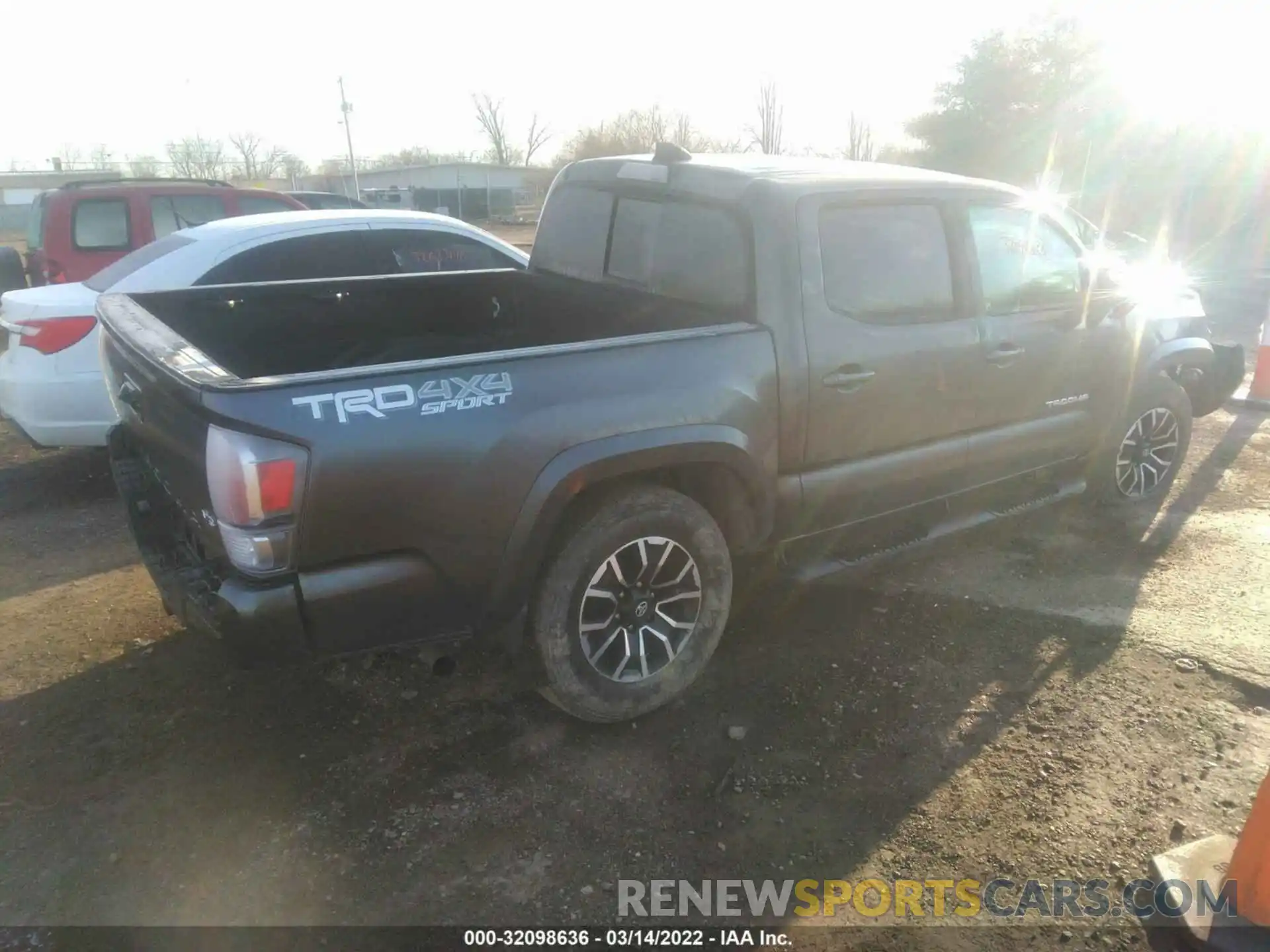 4 Photograph of a damaged car 3TYCZ5AN1MT035535 TOYOTA TACOMA 4WD 2021