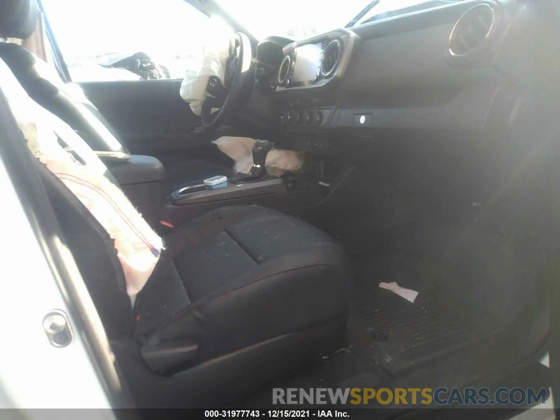 5 Photograph of a damaged car 3TYCZ5AN1MT044946 TOYOTA TACOMA 4WD 2021