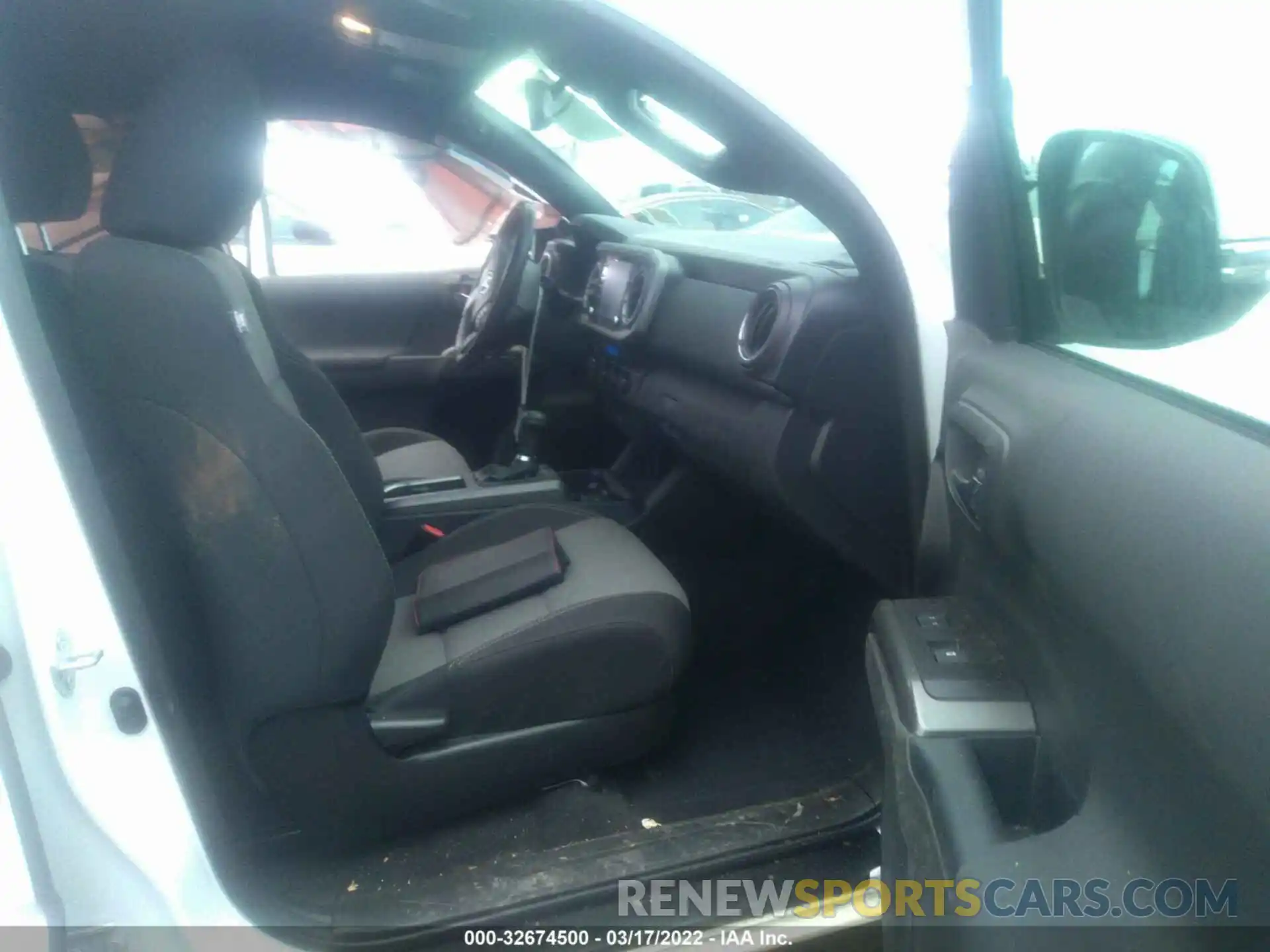 5 Photograph of a damaged car 3TYCZ5AN2MT020851 TOYOTA TACOMA 4WD 2021