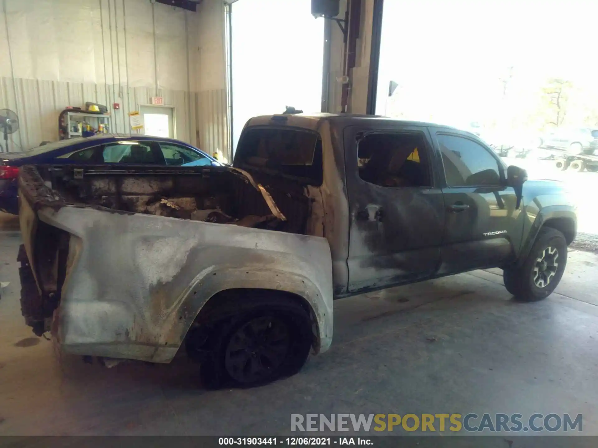 6 Photograph of a damaged car 3TYCZ5AN2MT027105 TOYOTA TACOMA 4WD 2021