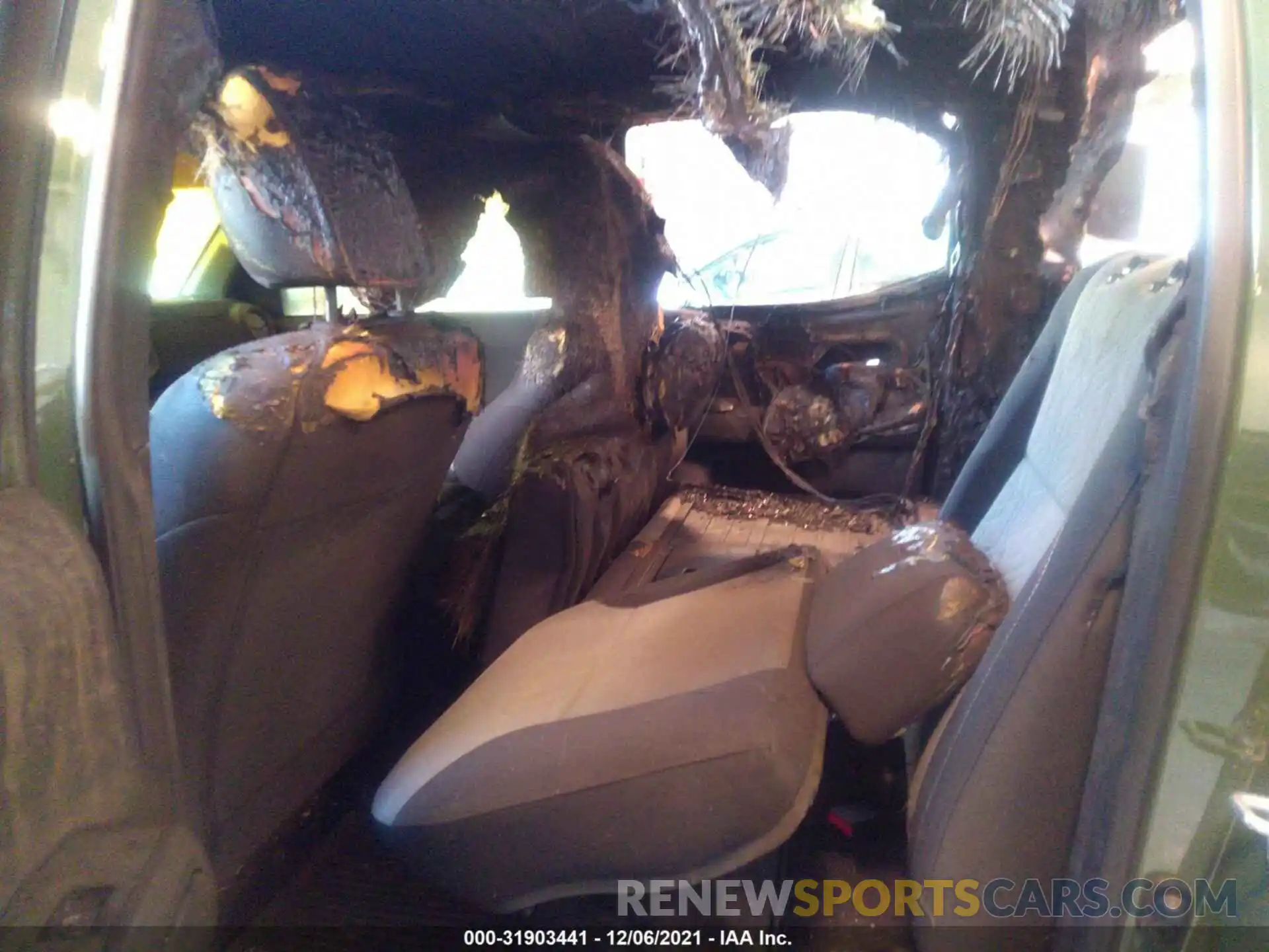 8 Photograph of a damaged car 3TYCZ5AN2MT027105 TOYOTA TACOMA 4WD 2021