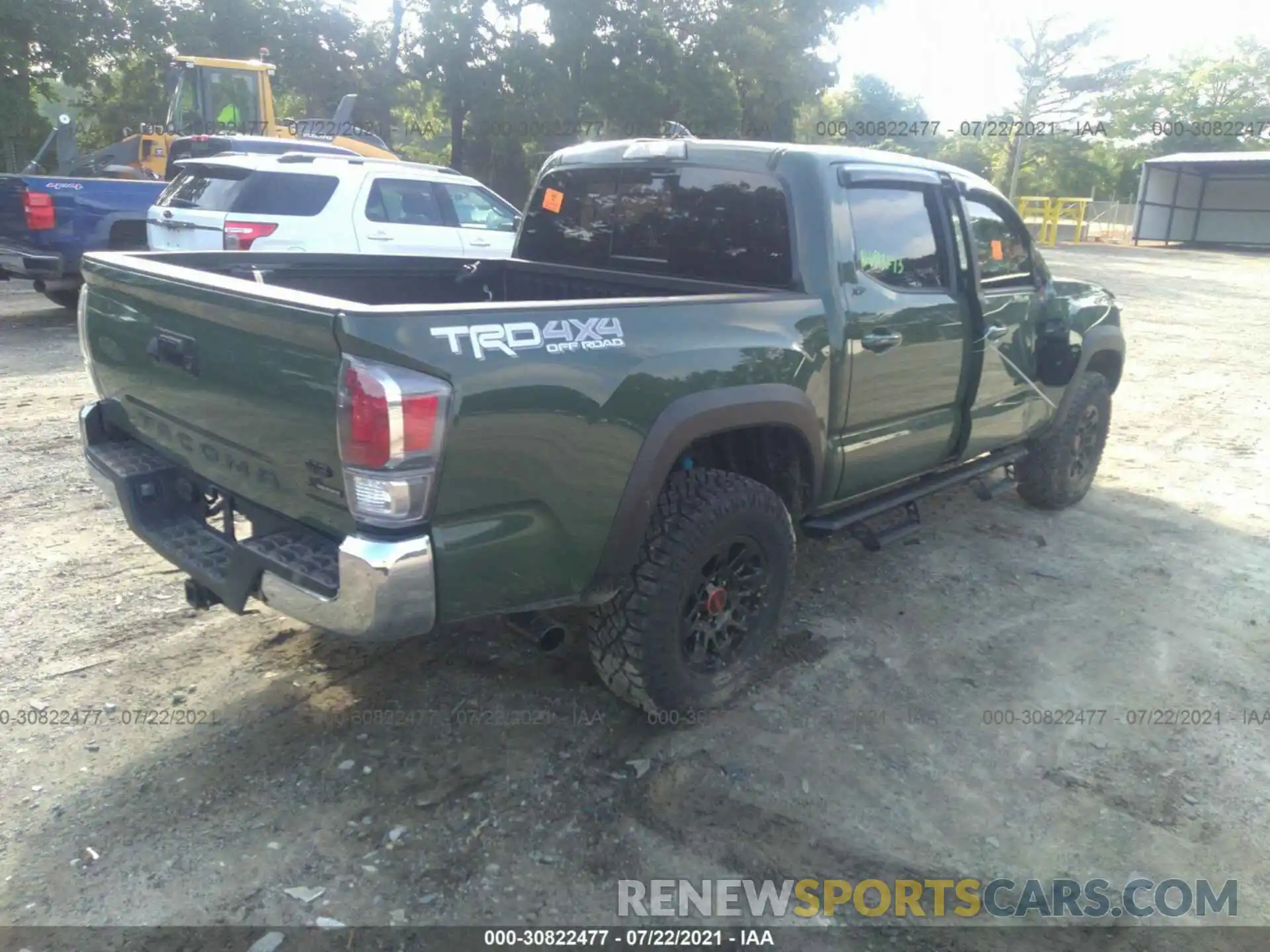 4 Photograph of a damaged car 3TYCZ5AN2MT038363 TOYOTA TACOMA 4WD 2021