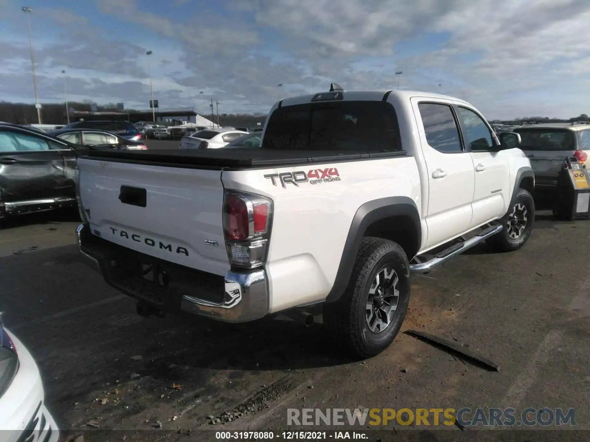 4 Photograph of a damaged car 3TYCZ5AN4MT030362 TOYOTA TACOMA 4WD 2021