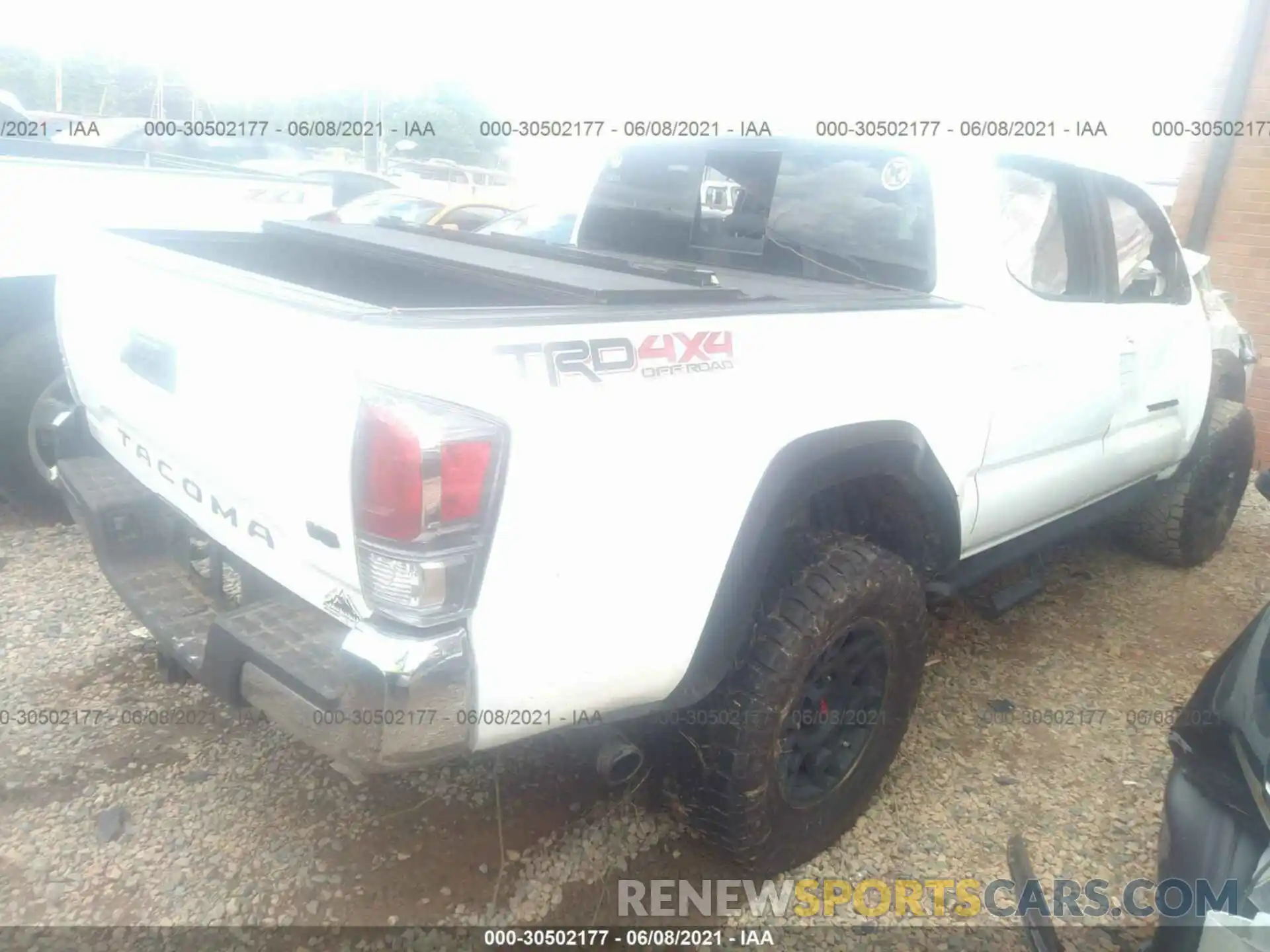 4 Фотография поврежденного автомобиля 3TYCZ5AN5MT011108 TOYOTA TACOMA 4WD 2021