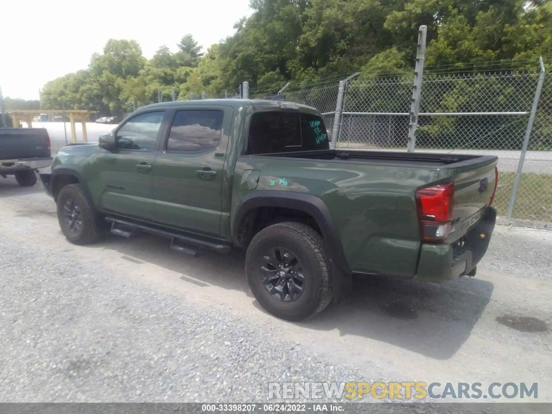 3 Photograph of a damaged car 3TYCZ5AN5MT013683 TOYOTA TACOMA 4WD 2021