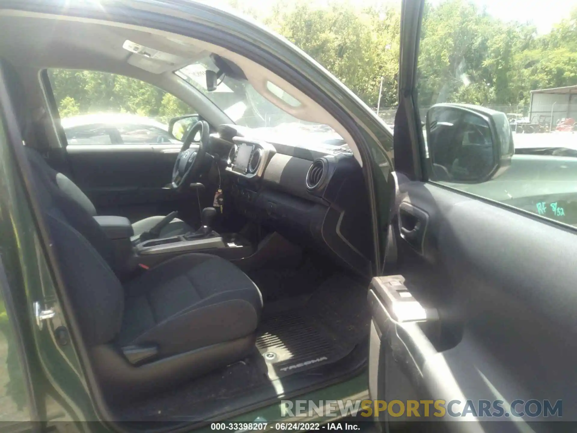 5 Photograph of a damaged car 3TYCZ5AN5MT013683 TOYOTA TACOMA 4WD 2021