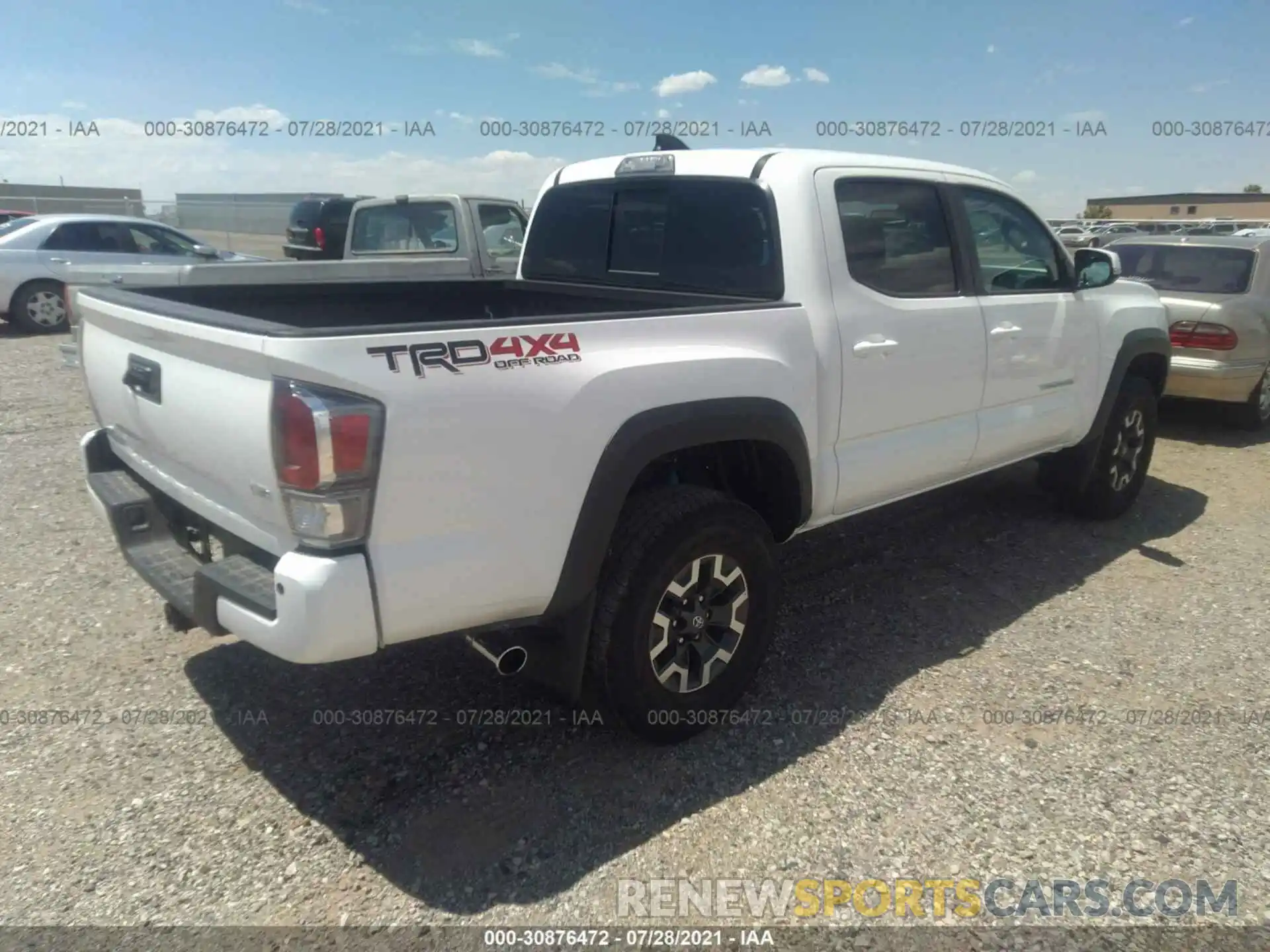 4 Photograph of a damaged car 3TYCZ5AN5MT026353 TOYOTA TACOMA 4WD 2021