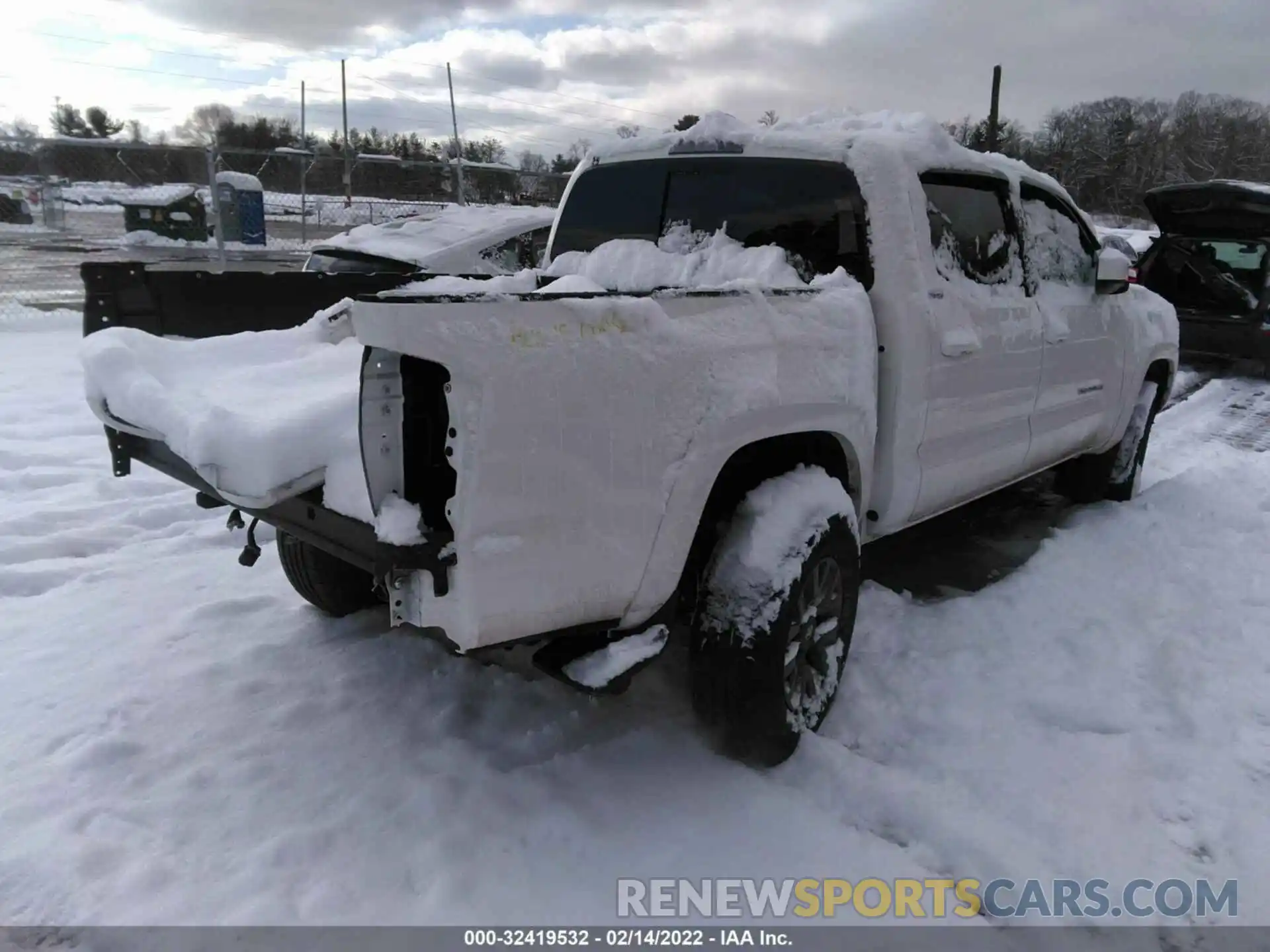 4 Photograph of a damaged car 3TYCZ5AN5MT038549 TOYOTA TACOMA 4WD 2021