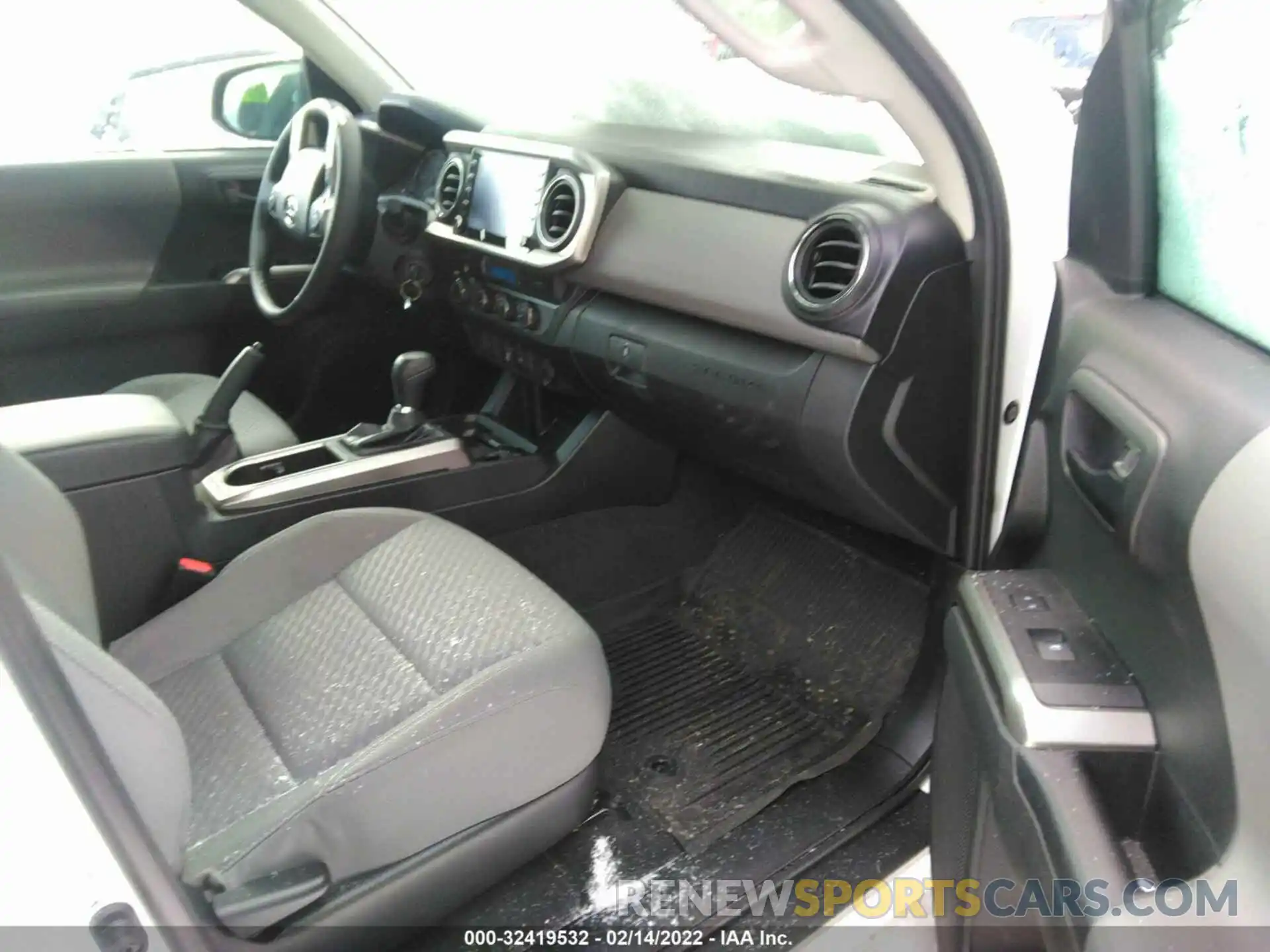 5 Photograph of a damaged car 3TYCZ5AN5MT038549 TOYOTA TACOMA 4WD 2021