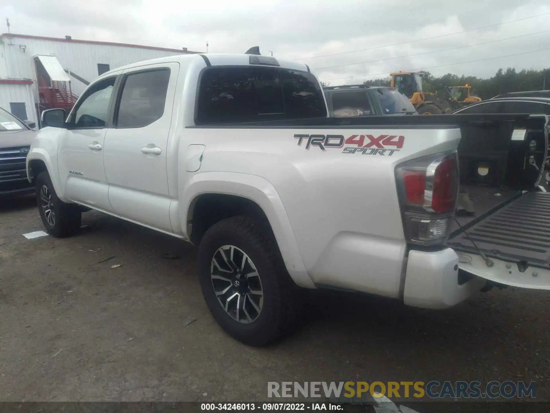 3 Фотография поврежденного автомобиля 3TYCZ5AN6MT008802 TOYOTA TACOMA 4WD 2021