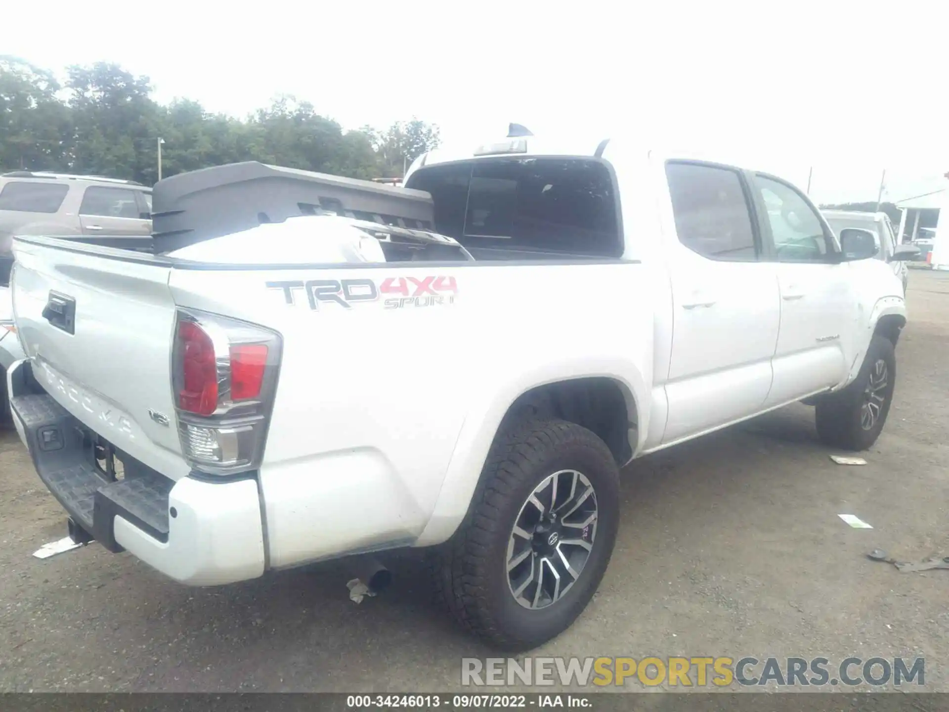 4 Фотография поврежденного автомобиля 3TYCZ5AN6MT008802 TOYOTA TACOMA 4WD 2021