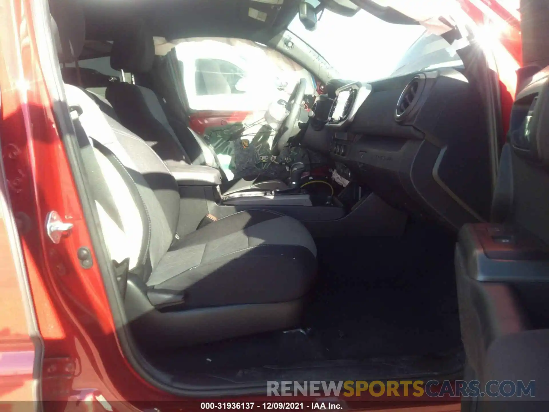 5 Photograph of a damaged car 3TYCZ5AN6MT035949 TOYOTA TACOMA 4WD 2021