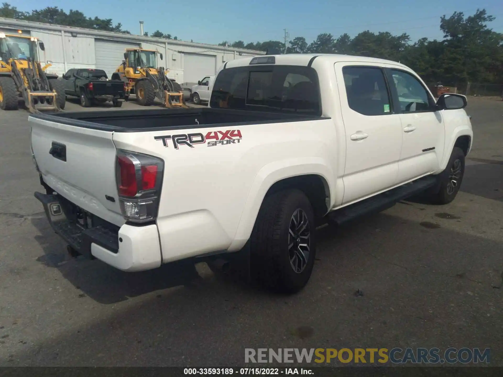 4 Photograph of a damaged car 3TYCZ5AN7MT019226 TOYOTA TACOMA 4WD 2021