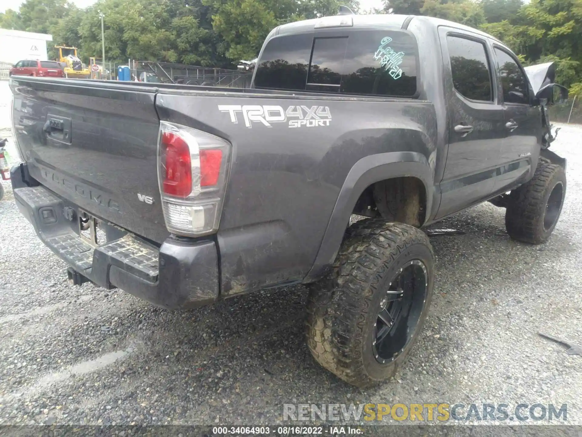 4 Photograph of a damaged car 3TYCZ5AN7MT024586 TOYOTA TACOMA 4WD 2021