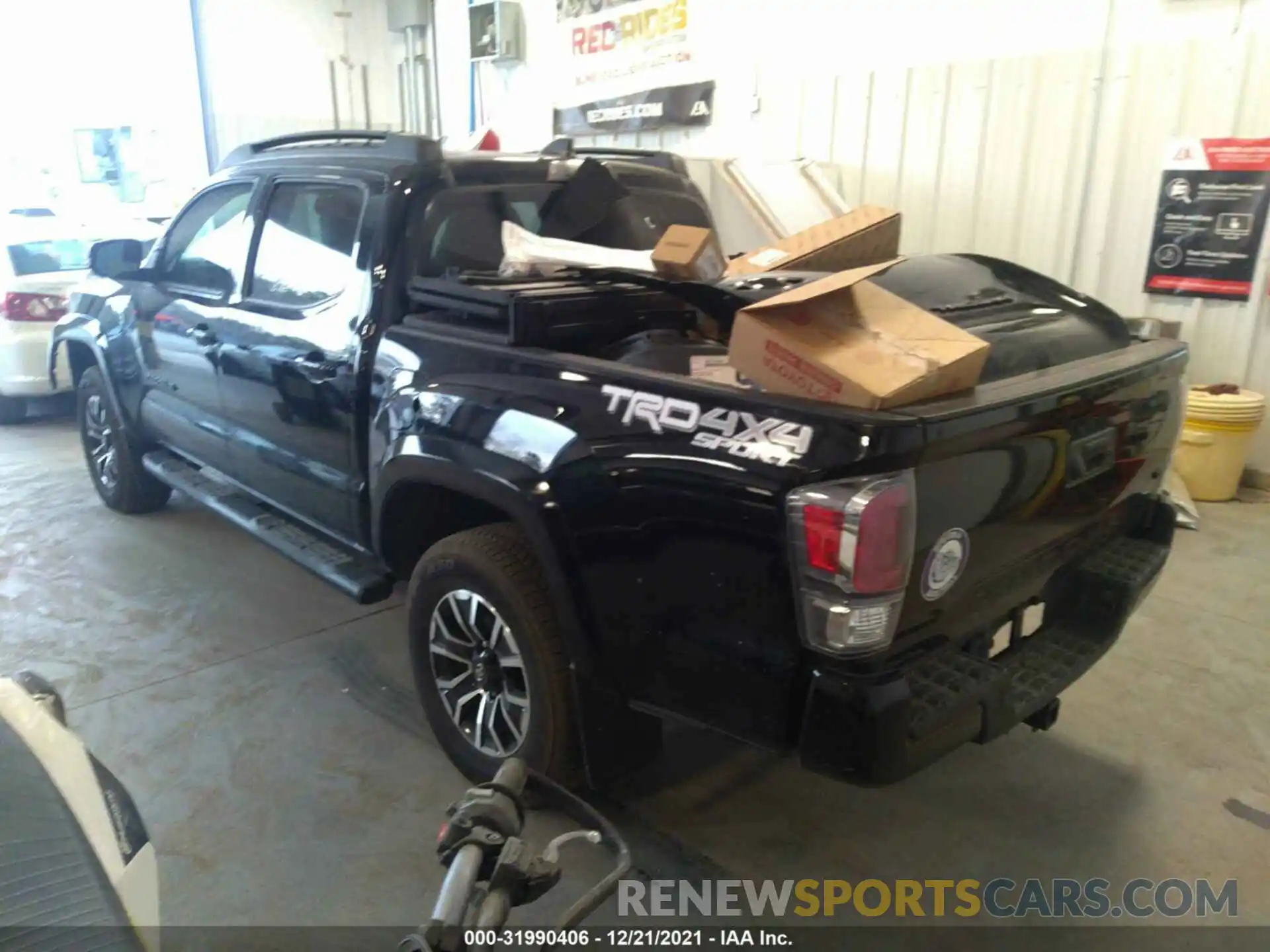 3 Photograph of a damaged car 3TYCZ5AN7MT025317 TOYOTA TACOMA 4WD 2021