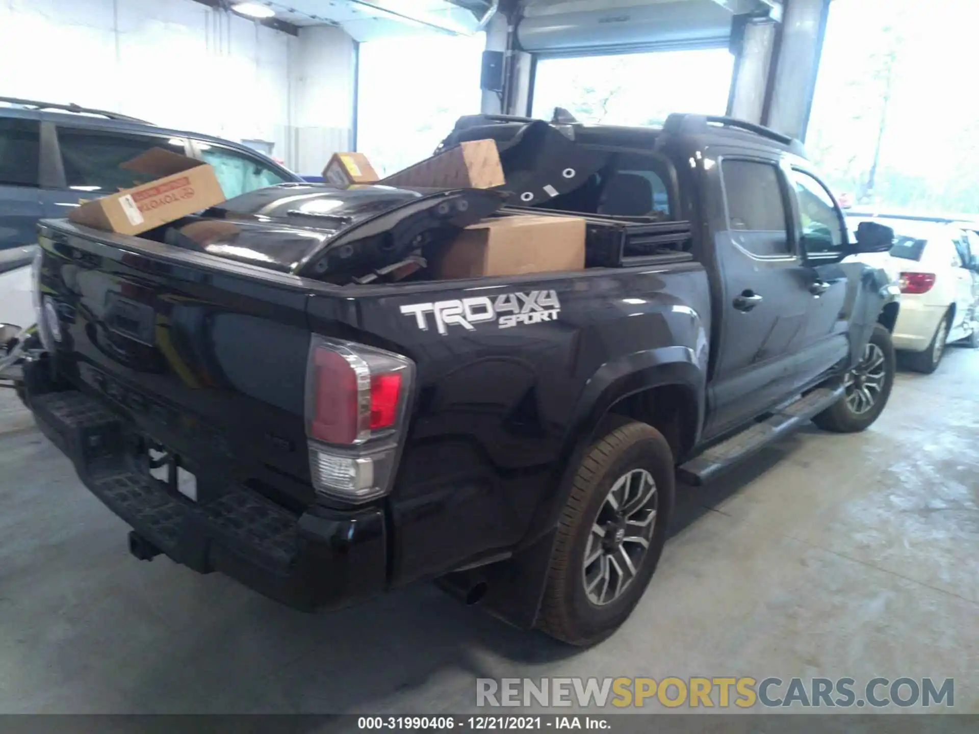 4 Photograph of a damaged car 3TYCZ5AN7MT025317 TOYOTA TACOMA 4WD 2021