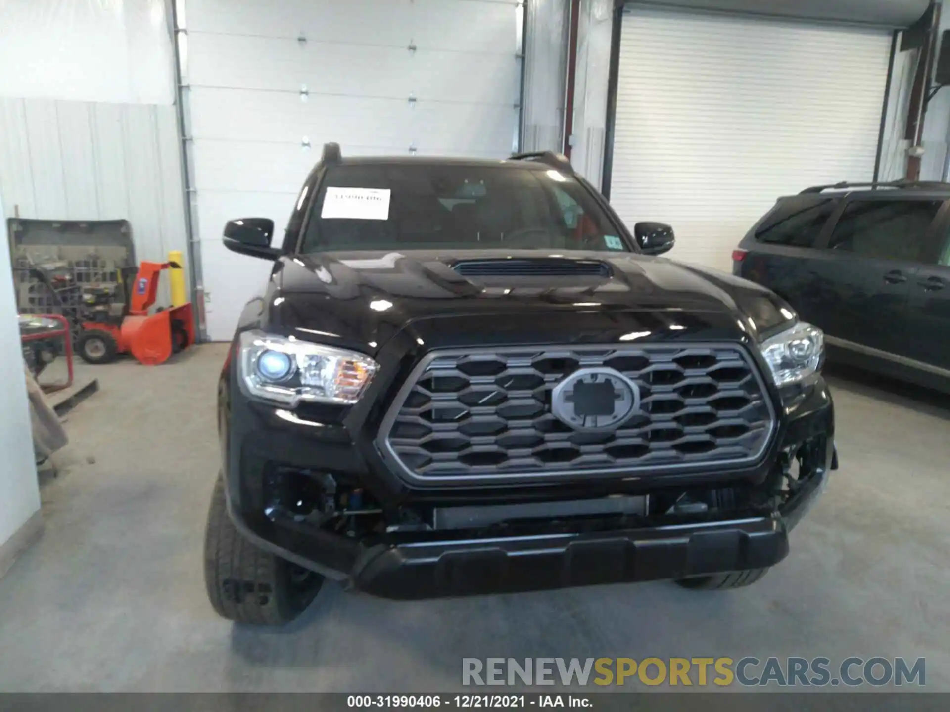 6 Photograph of a damaged car 3TYCZ5AN7MT025317 TOYOTA TACOMA 4WD 2021