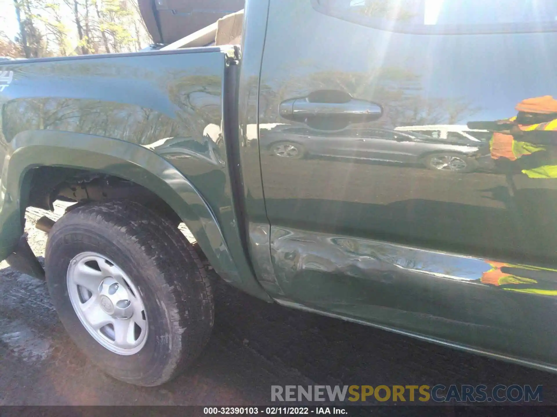 6 Photograph of a damaged car 3TYCZ5AN7MT029187 TOYOTA TACOMA 4WD 2021