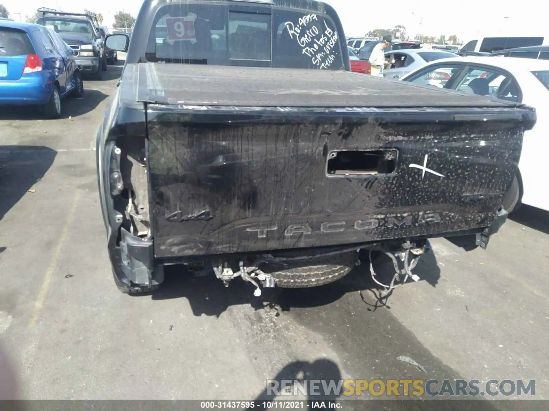 6 Photograph of a damaged car 3TYCZ5AN7MT032705 TOYOTA TACOMA 4WD 2021