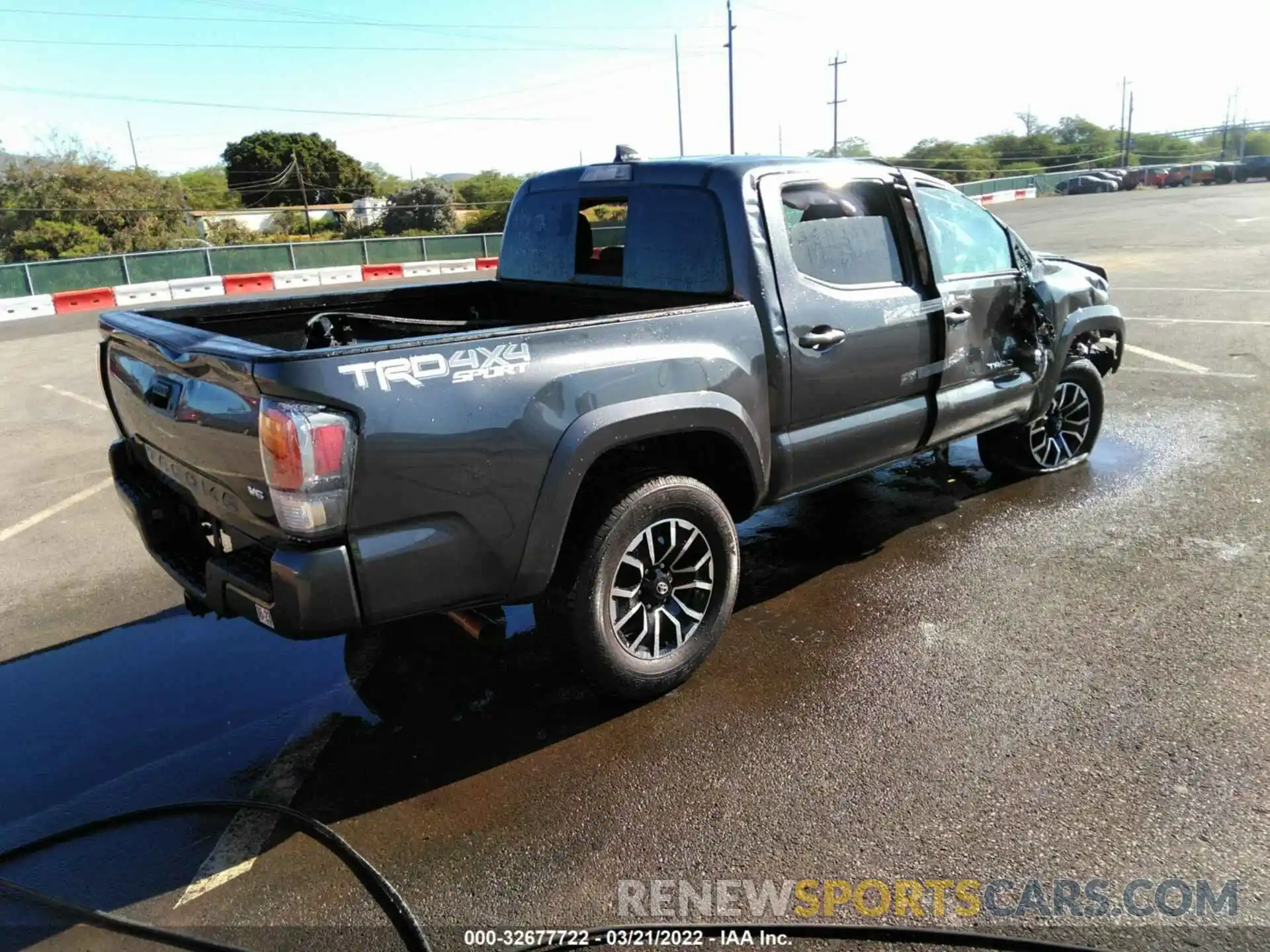 4 Photograph of a damaged car 3TYCZ5AN7MT035278 TOYOTA TACOMA 4WD 2021