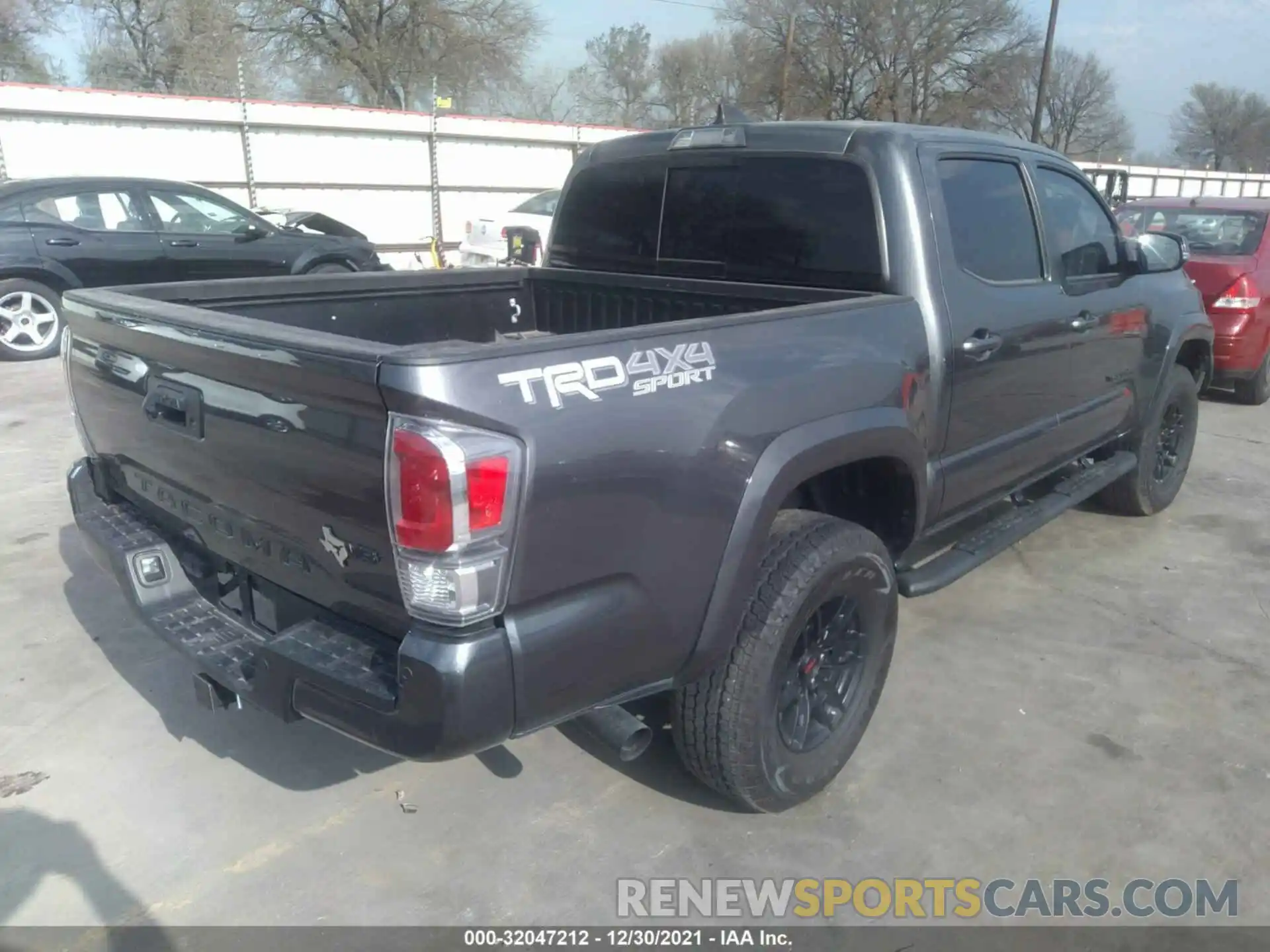 4 Photograph of a damaged car 3TYCZ5AN8MT009773 TOYOTA TACOMA 4WD 2021