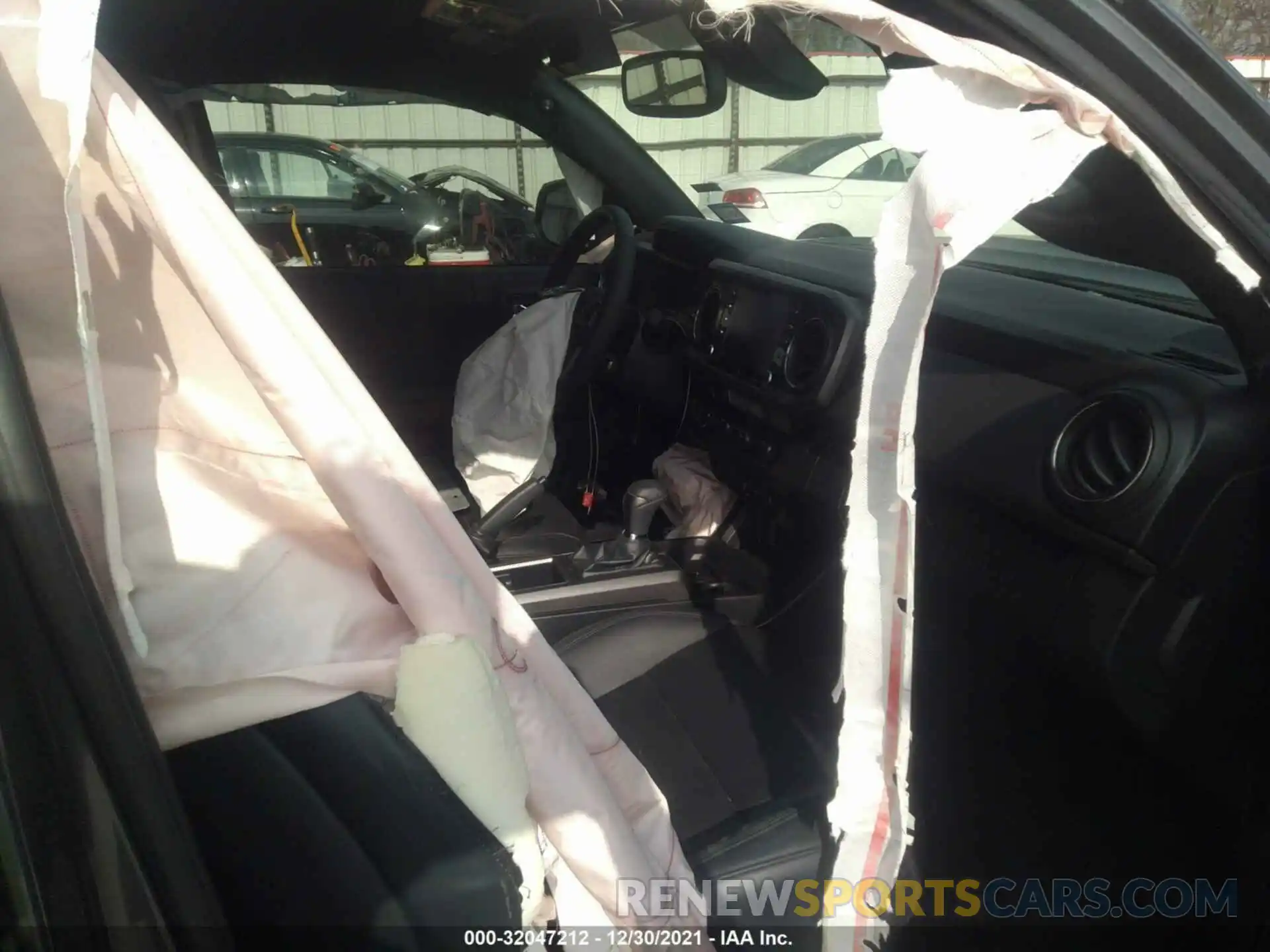 5 Photograph of a damaged car 3TYCZ5AN8MT009773 TOYOTA TACOMA 4WD 2021