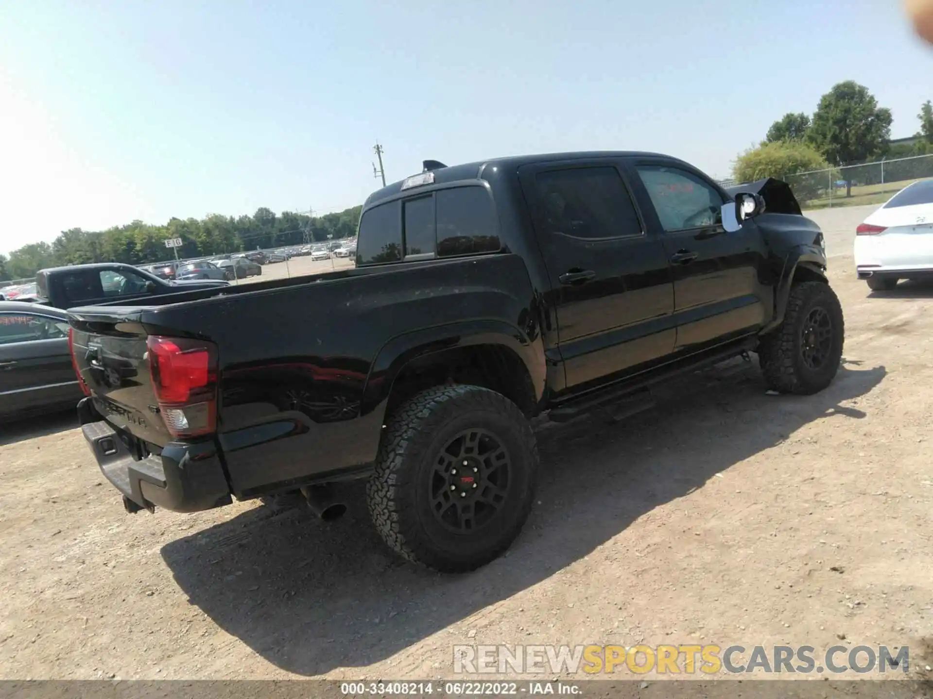 4 Фотография поврежденного автомобиля 3TYCZ5AN8MT024970 TOYOTA TACOMA 4WD 2021