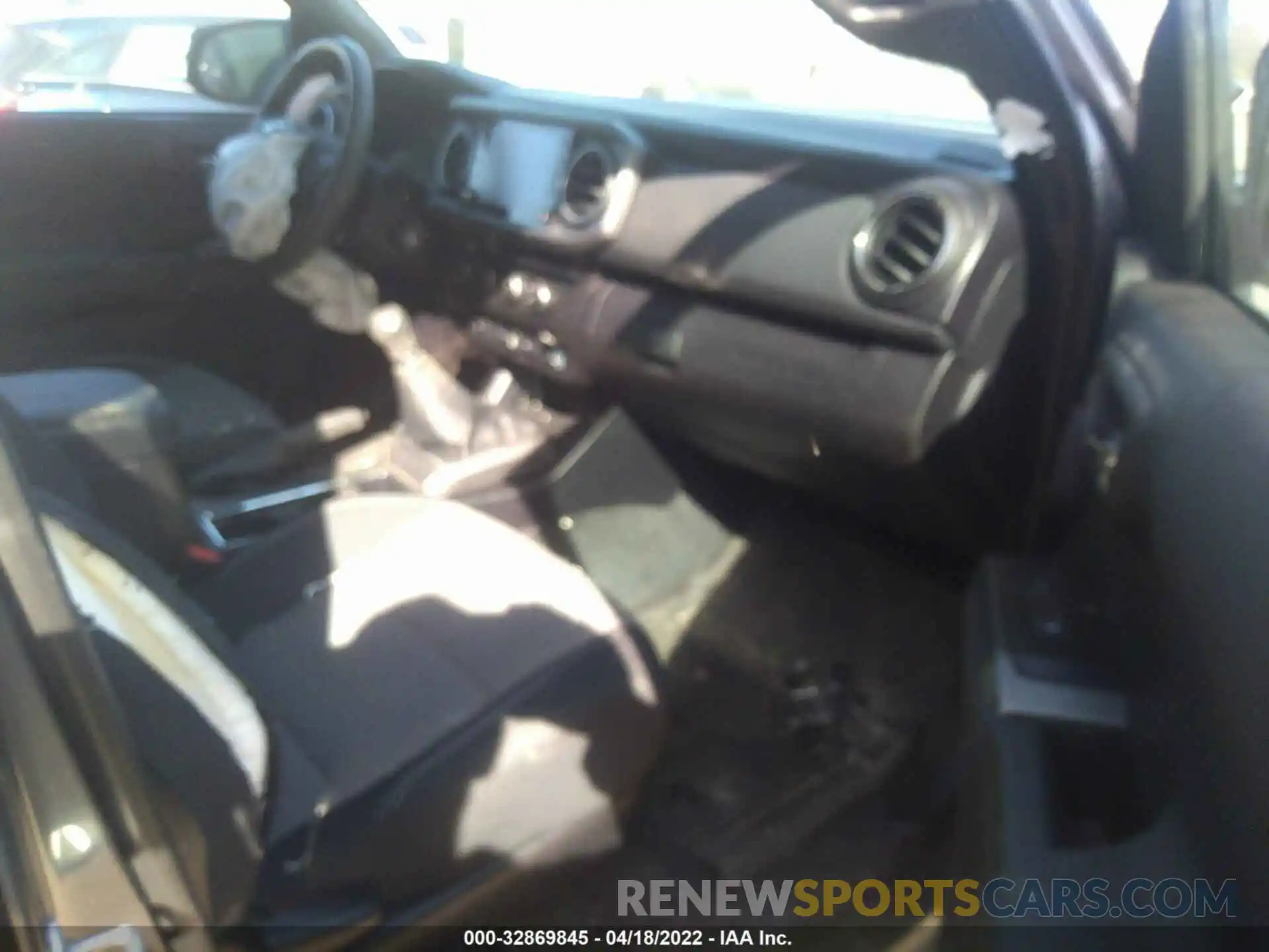 5 Photograph of a damaged car 3TYCZ5AN8MT034222 TOYOTA TACOMA 4WD 2021