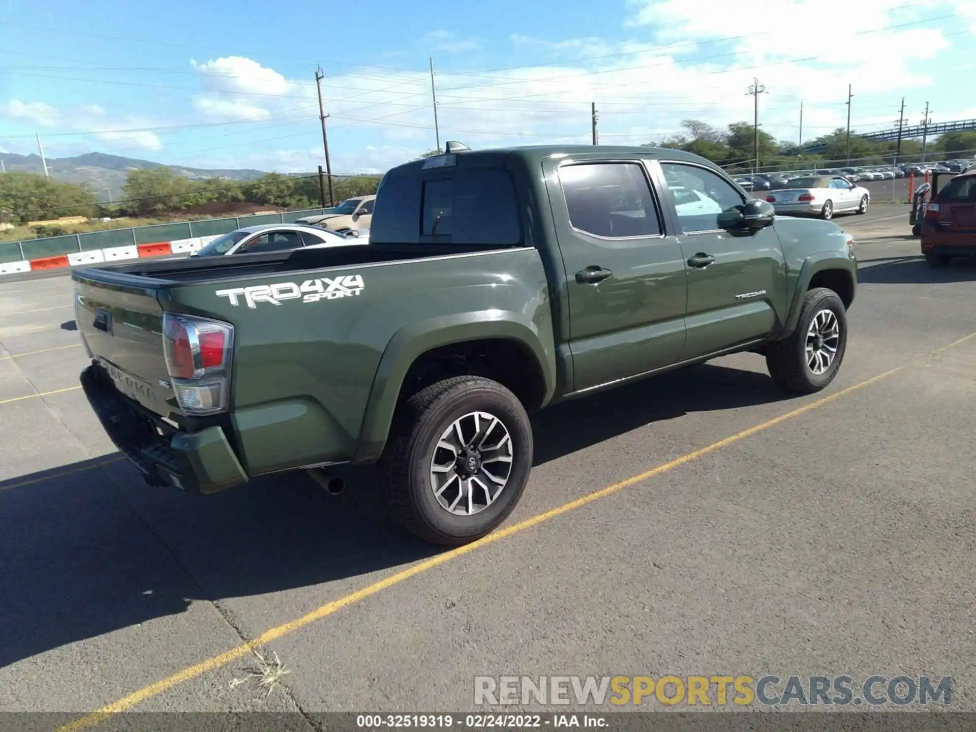 4 Photograph of a damaged car 3TYCZ5AN8MT036357 TOYOTA TACOMA 4WD 2021