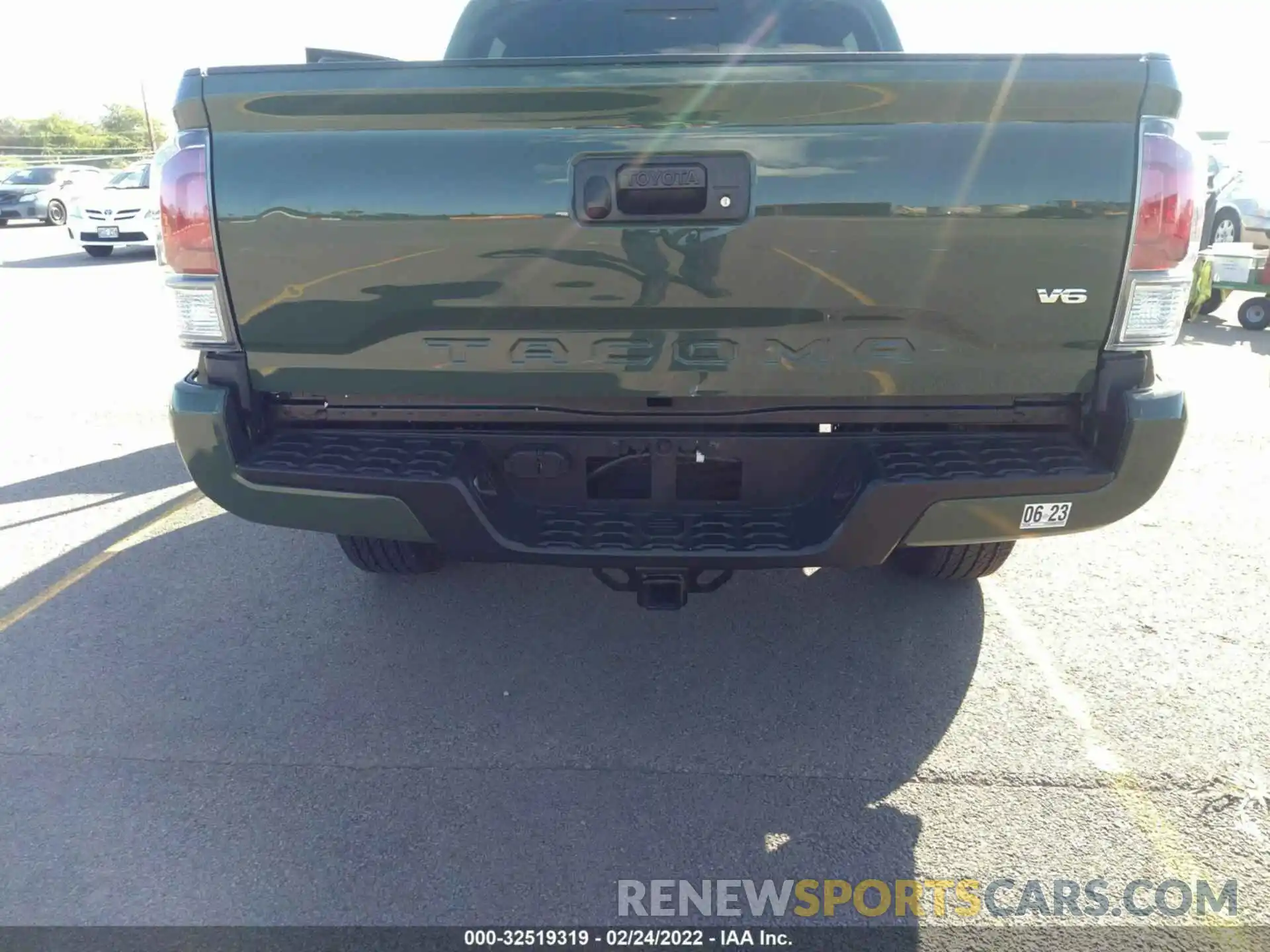 6 Photograph of a damaged car 3TYCZ5AN8MT036357 TOYOTA TACOMA 4WD 2021