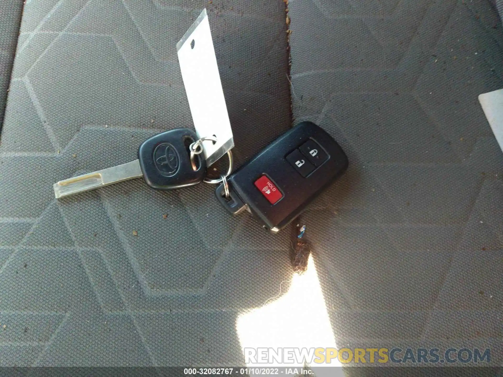 11 Photograph of a damaged car 3TYCZ5AN8MT051683 TOYOTA TACOMA 4WD 2021