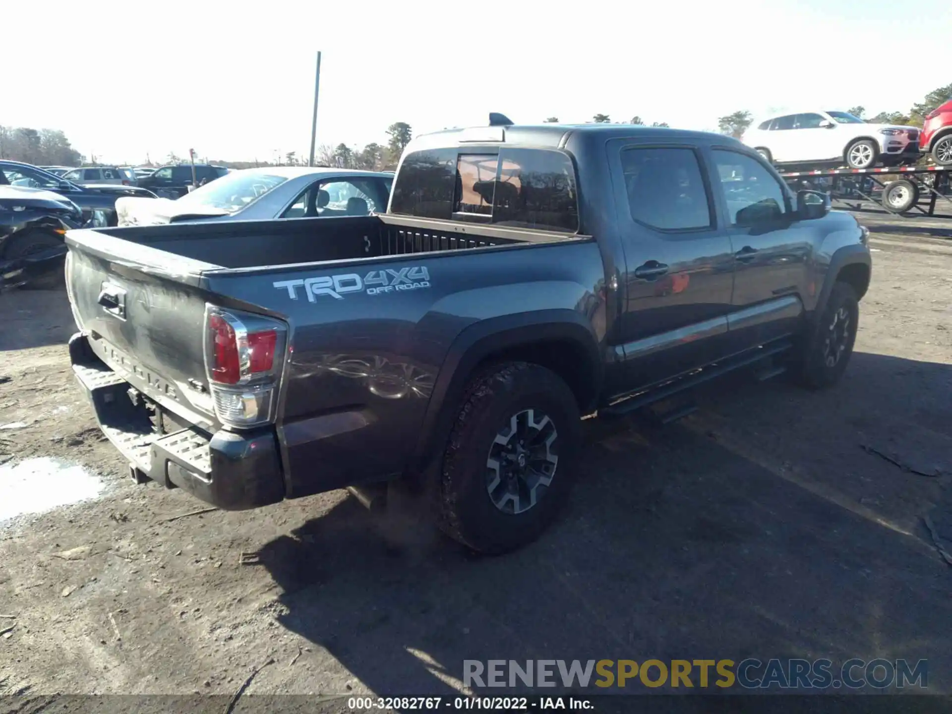 4 Photograph of a damaged car 3TYCZ5AN8MT051683 TOYOTA TACOMA 4WD 2021