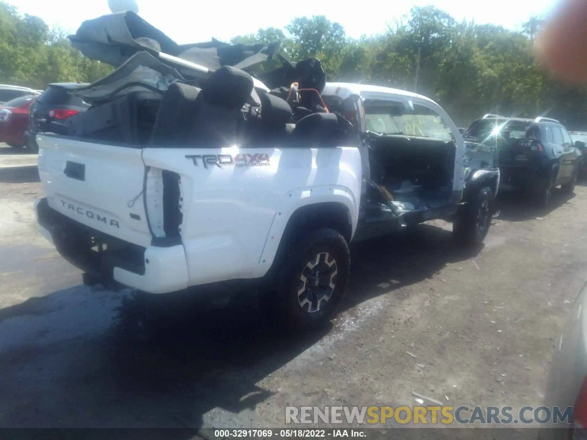 4 Photograph of a damaged car 3TYCZ5AN9MT035122 TOYOTA TACOMA 4WD 2021