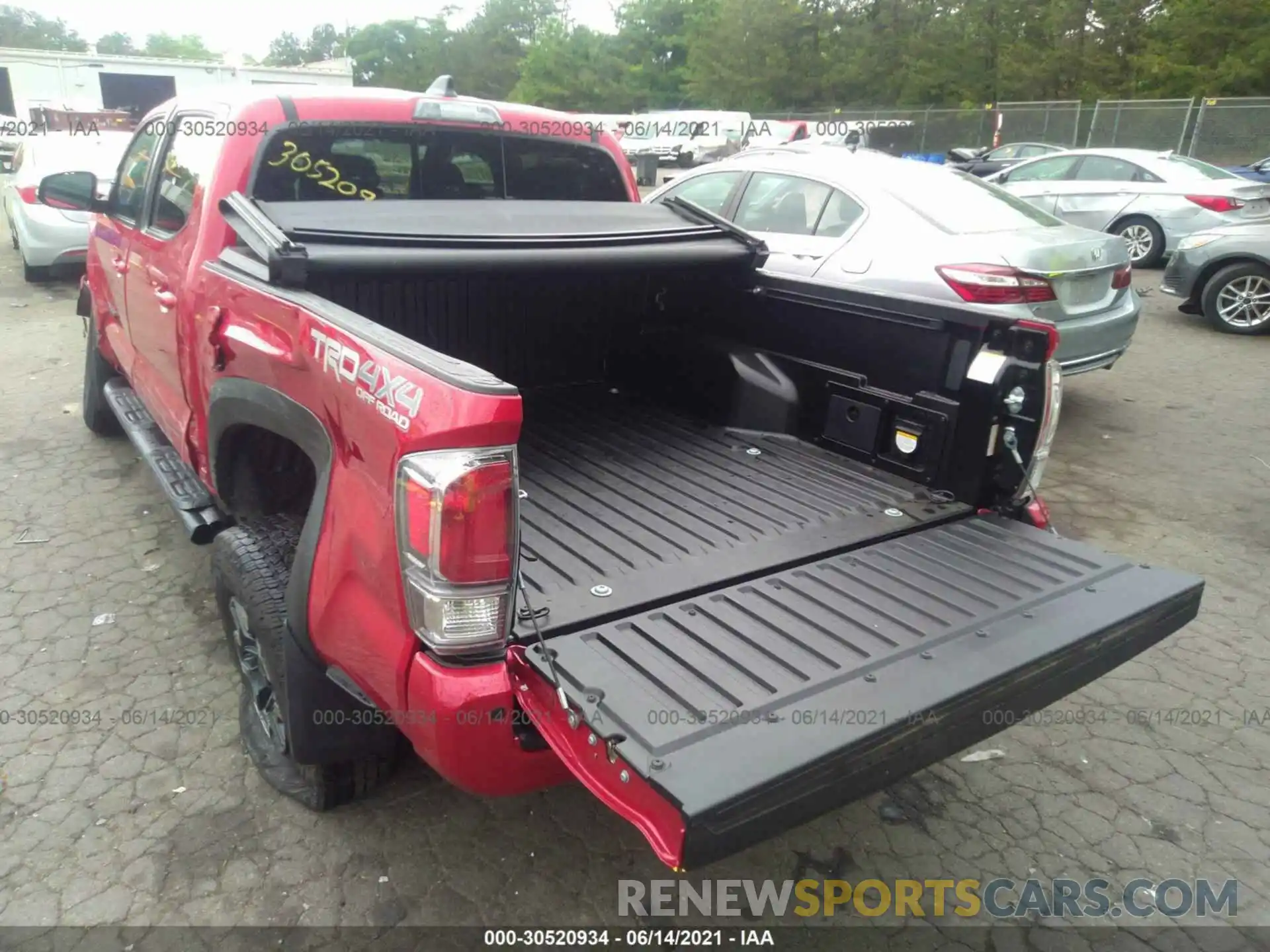 3 Photograph of a damaged car 3TYCZ5ANXMT023223 TOYOTA TACOMA 4WD 2021