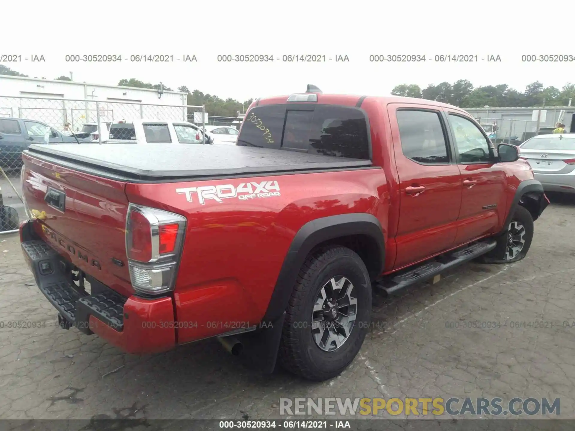 4 Photograph of a damaged car 3TYCZ5ANXMT023223 TOYOTA TACOMA 4WD 2021