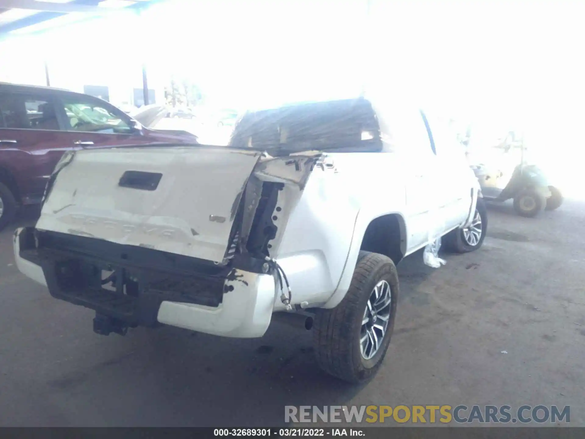 4 Photograph of a damaged car 3TYCZ5ANXMT034870 TOYOTA TACOMA 4WD 2021