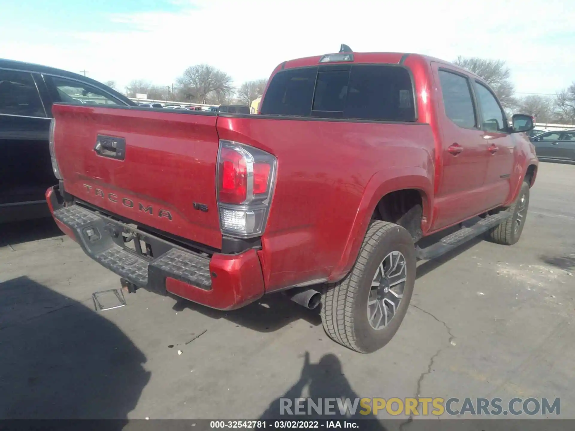 4 Photograph of a damaged car 3TYCZ5ANXMT042564 TOYOTA TACOMA 4WD 2021