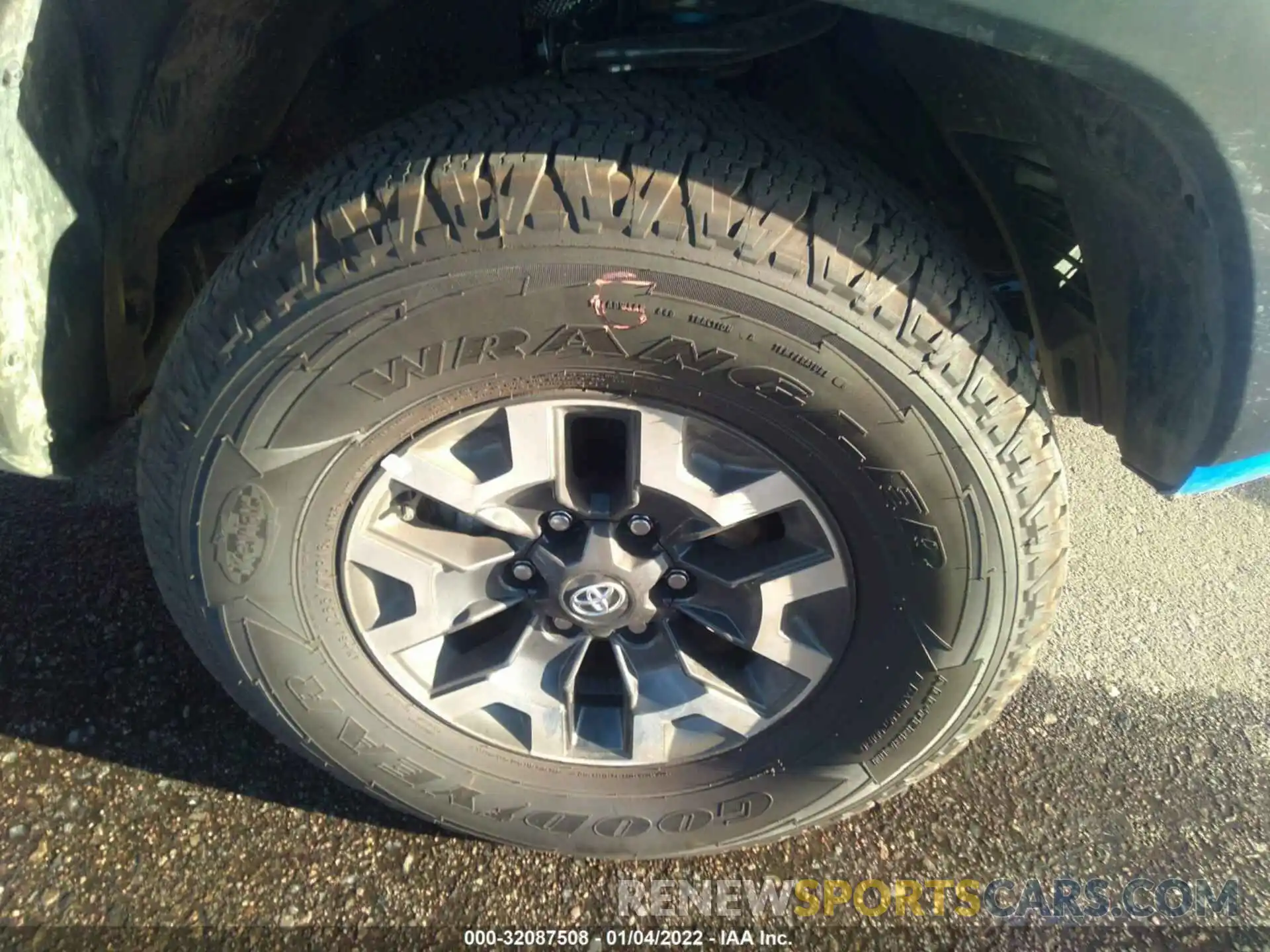 13 Photograph of a damaged car 3TYDZ5BN0MT004232 TOYOTA TACOMA 4WD 2021