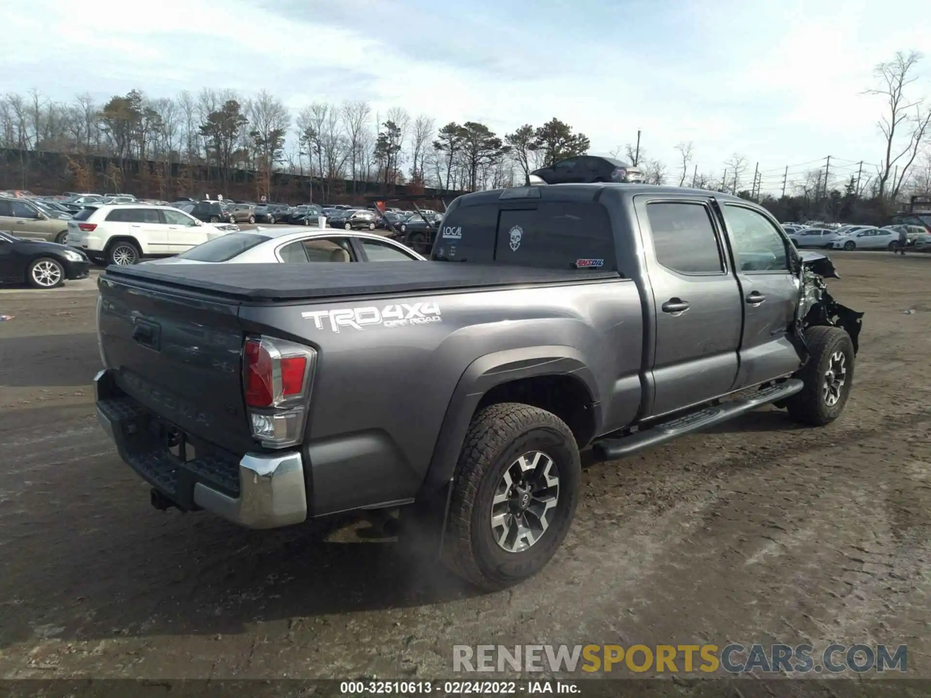 4 Photograph of a damaged car 3TYDZ5BN8MT003927 TOYOTA TACOMA 4WD 2021