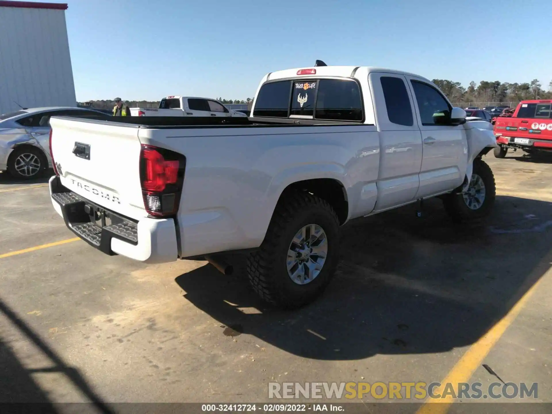 4 Photograph of a damaged car 3TYSX5EN5MT009645 TOYOTA TACOMA 4WD 2021