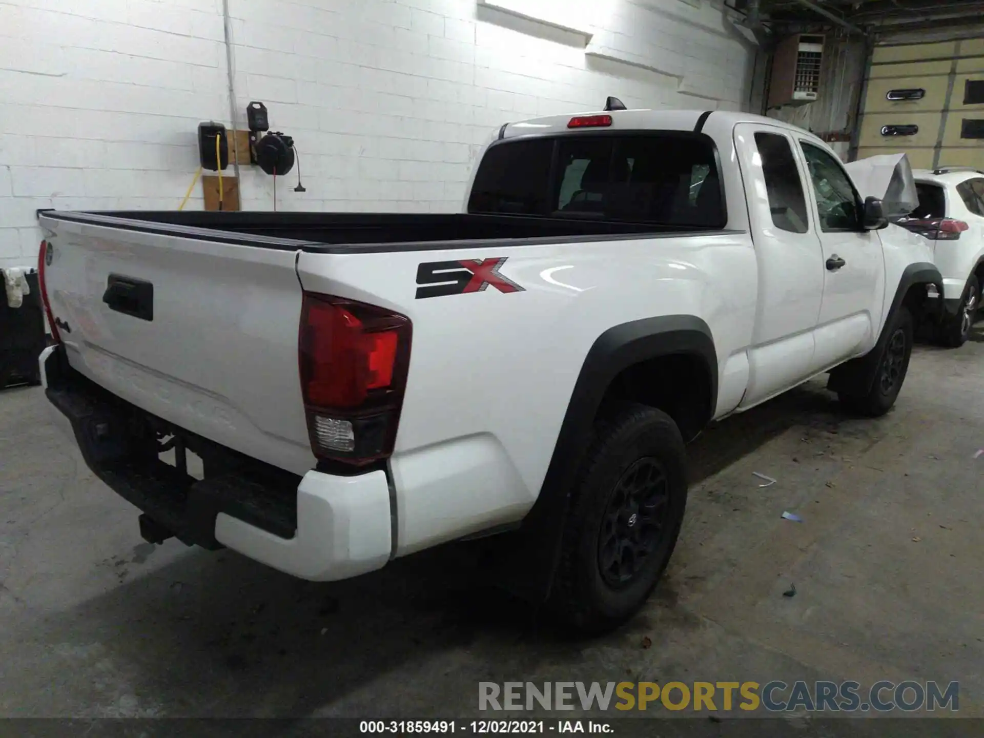 4 Фотография поврежденного автомобиля 3TYSZ5AN6MT030097 TOYOTA TACOMA 4WD 2021