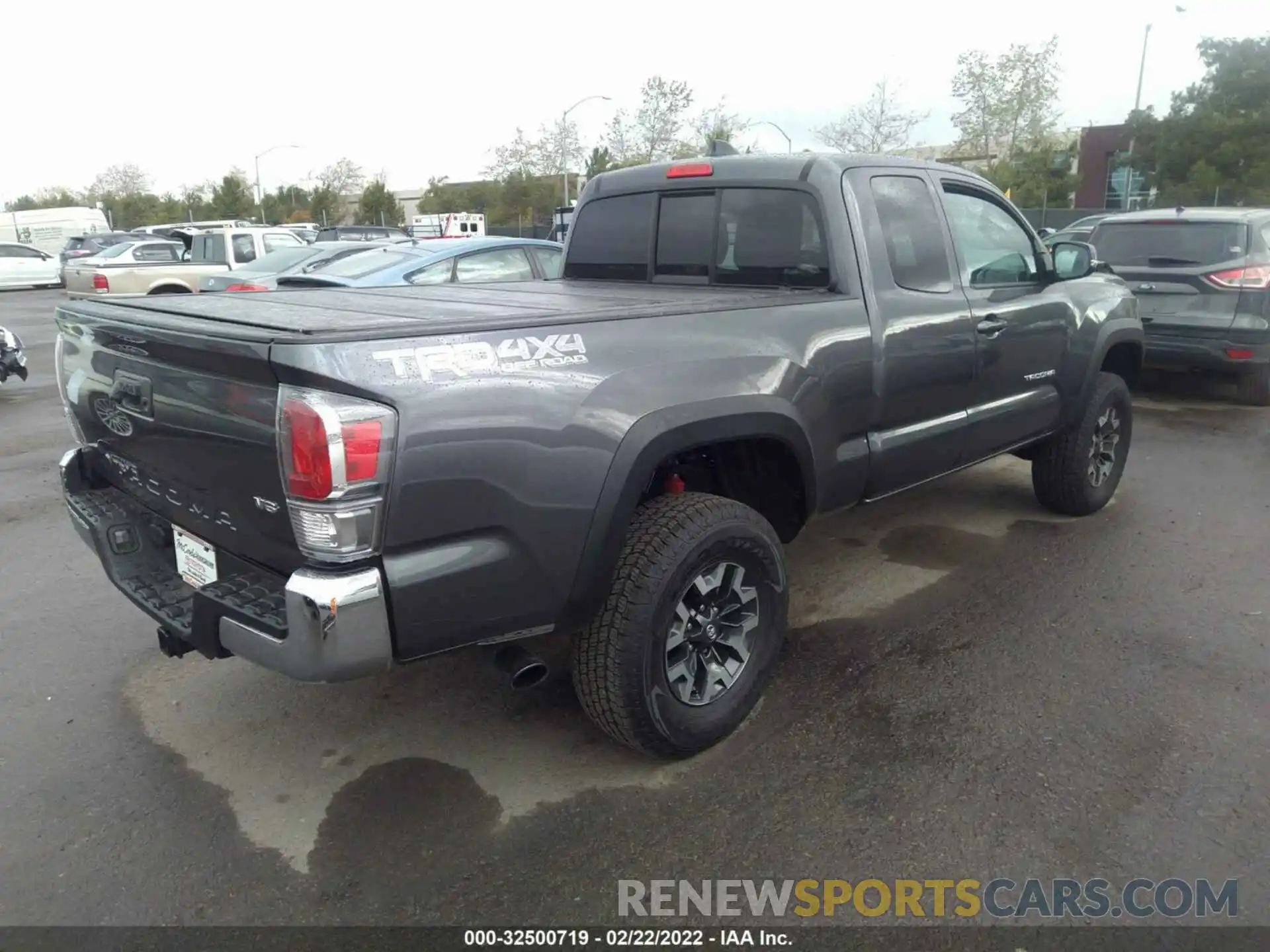 4 Photograph of a damaged car 3TYSZ5AN7MT052643 TOYOTA TACOMA 4WD 2021