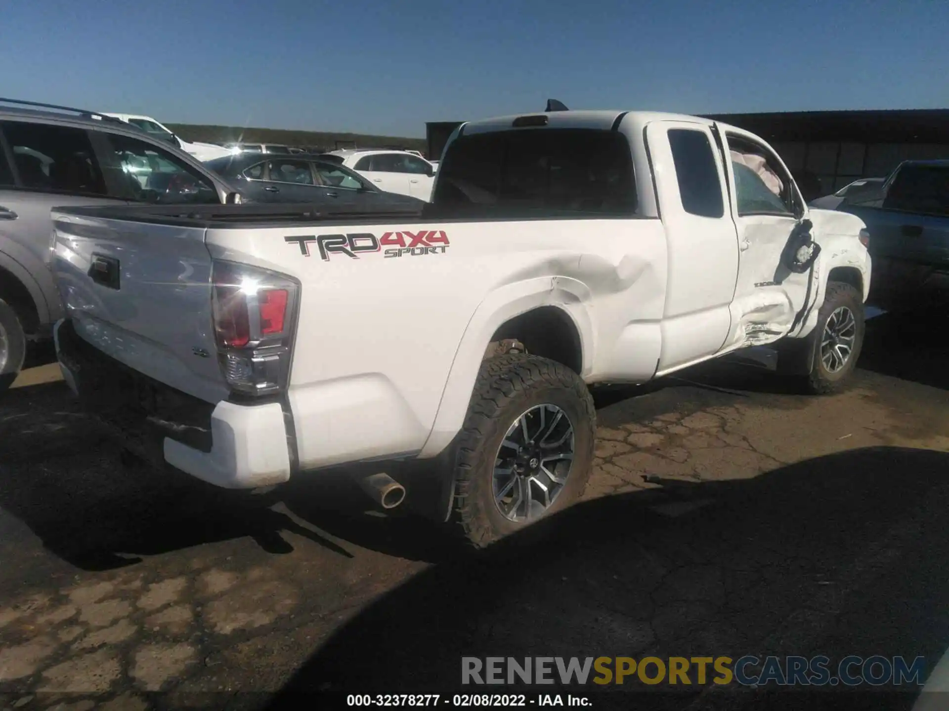 4 Фотография поврежденного автомобиля 3TYSZ5AN8MT008165 TOYOTA TACOMA 4WD 2021