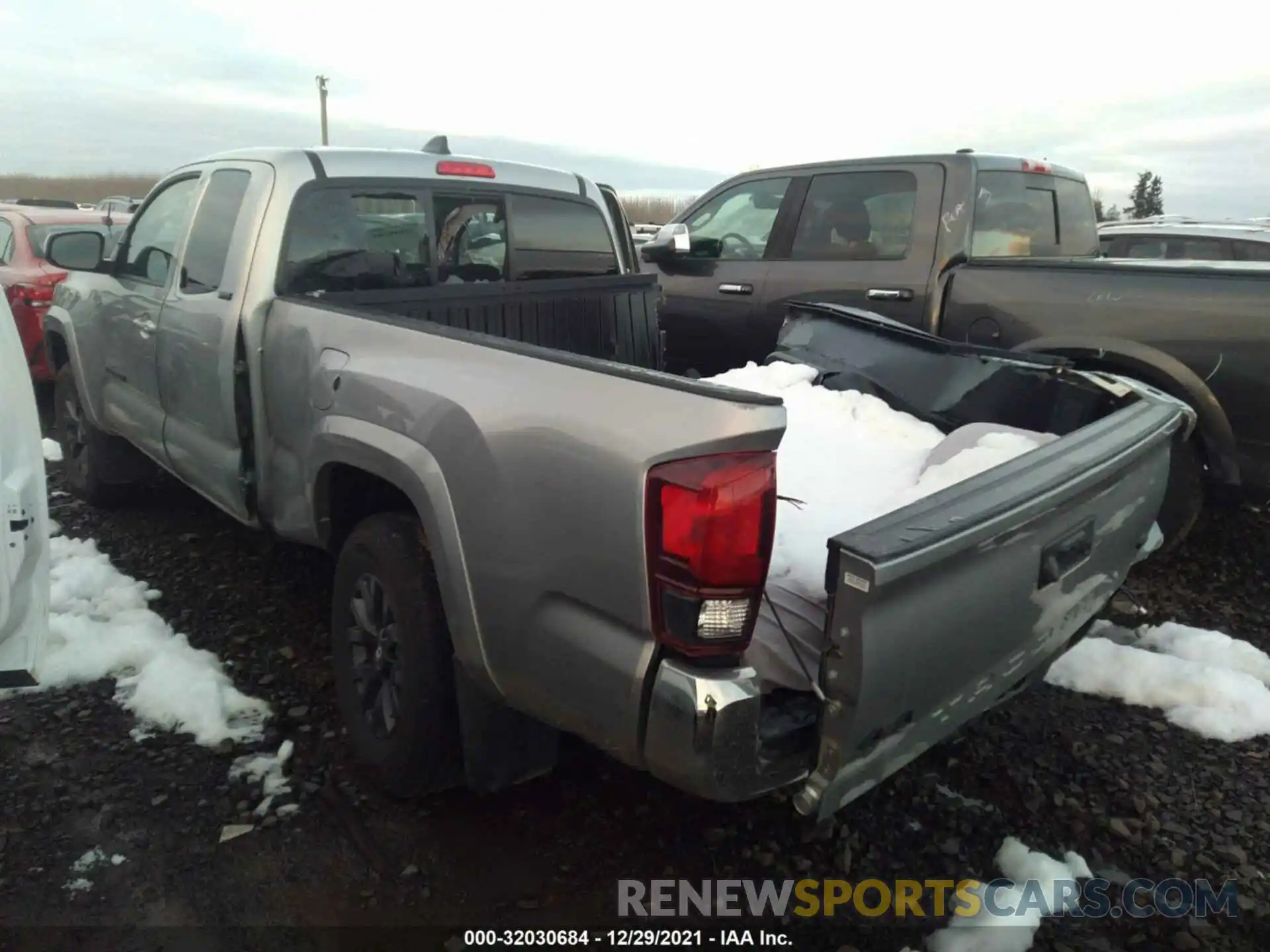 3 Photograph of a damaged car 3TYSZ5AN8MT031302 TOYOTA TACOMA 4WD 2021