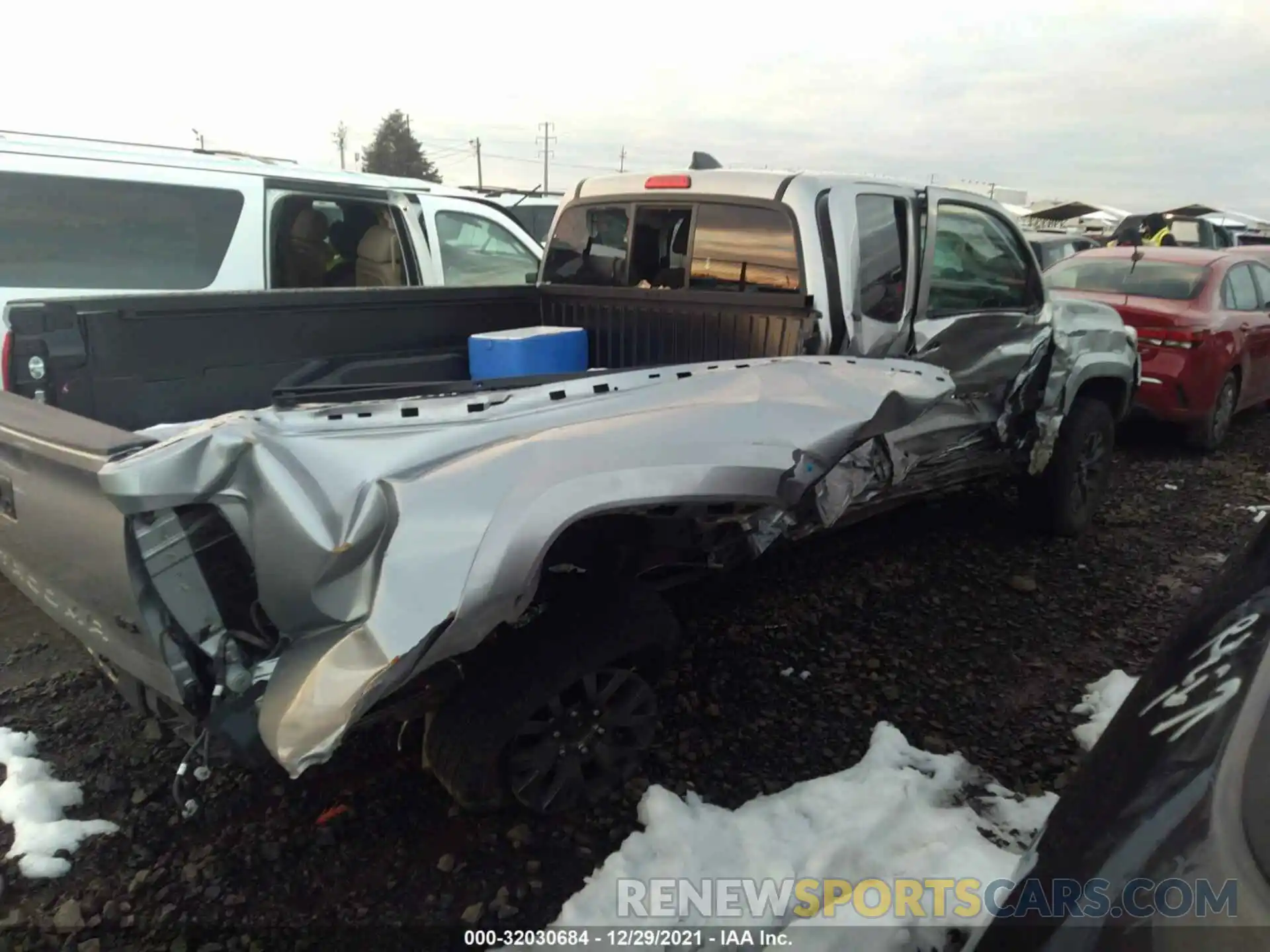 4 Фотография поврежденного автомобиля 3TYSZ5AN8MT031302 TOYOTA TACOMA 4WD 2021