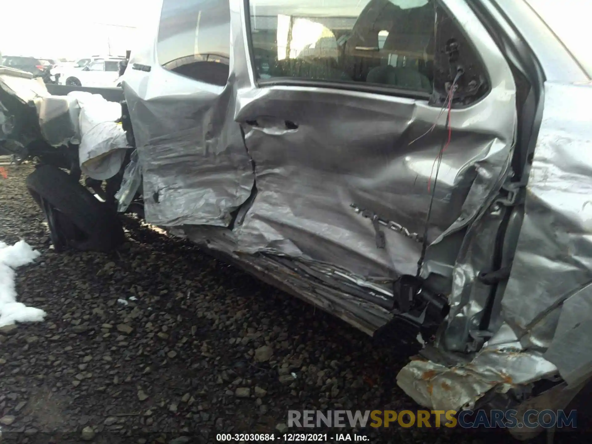 6 Photograph of a damaged car 3TYSZ5AN8MT031302 TOYOTA TACOMA 4WD 2021