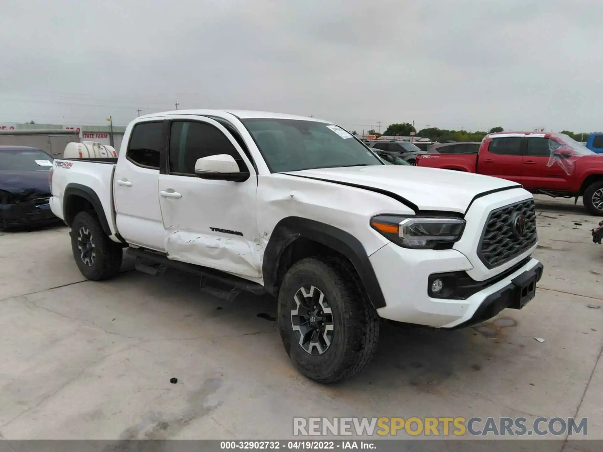 1 Photograph of a damaged car 5TFCZ5AN0MX250877 TOYOTA TACOMA 4WD 2021